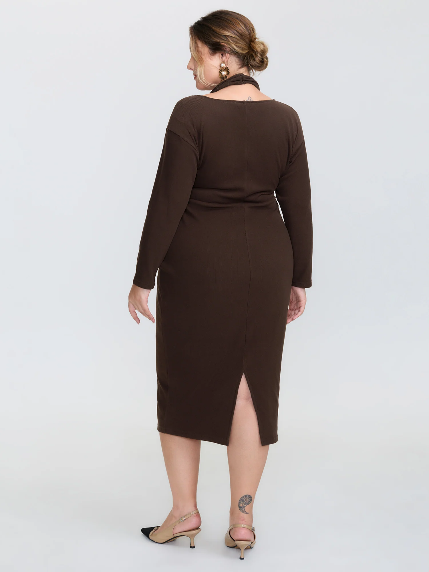 2-in-1 Cozy Figure-Hugging Midi Dress - Image 4