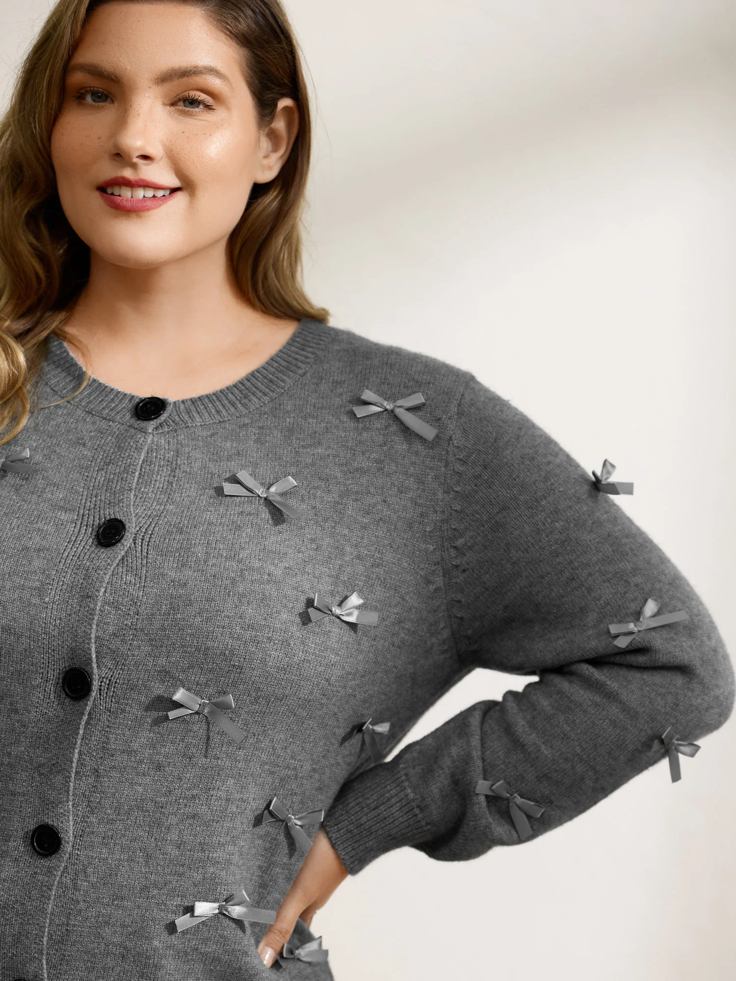 3D Bowknot Round Neck Knit Cardigan - Image 2