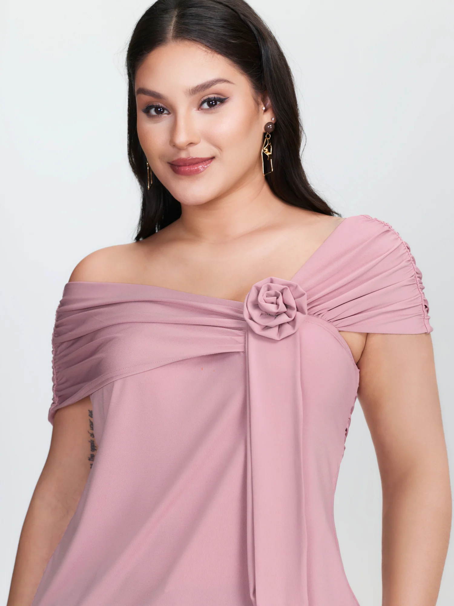 3D Floral Detail Asymmetrical Neckline T-Shirt - Image 2