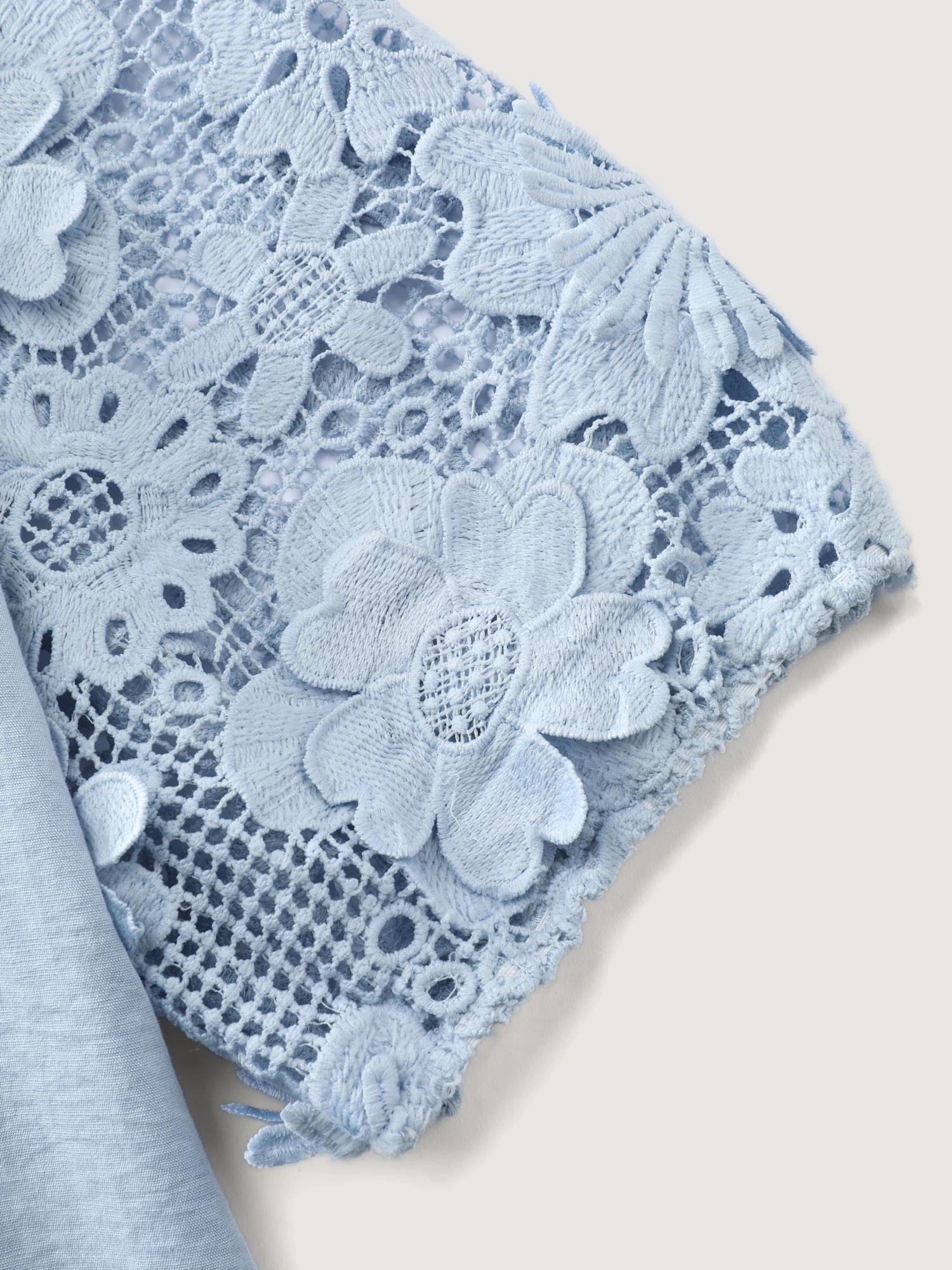 3D Floral Sleeve Spliced Flowy Blouse - Image 7