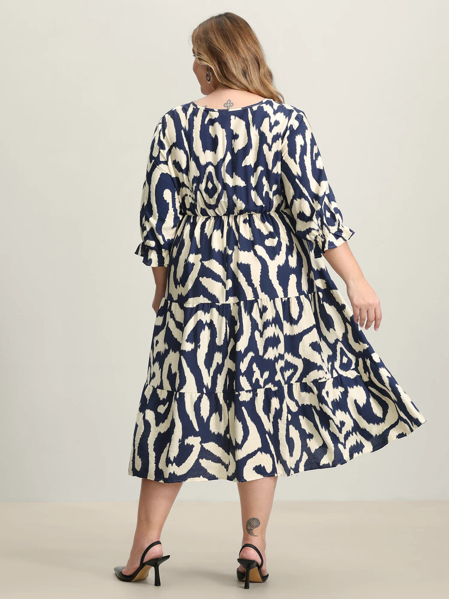 Abstract Print Cinched-Waist Midi Dress - Image 4