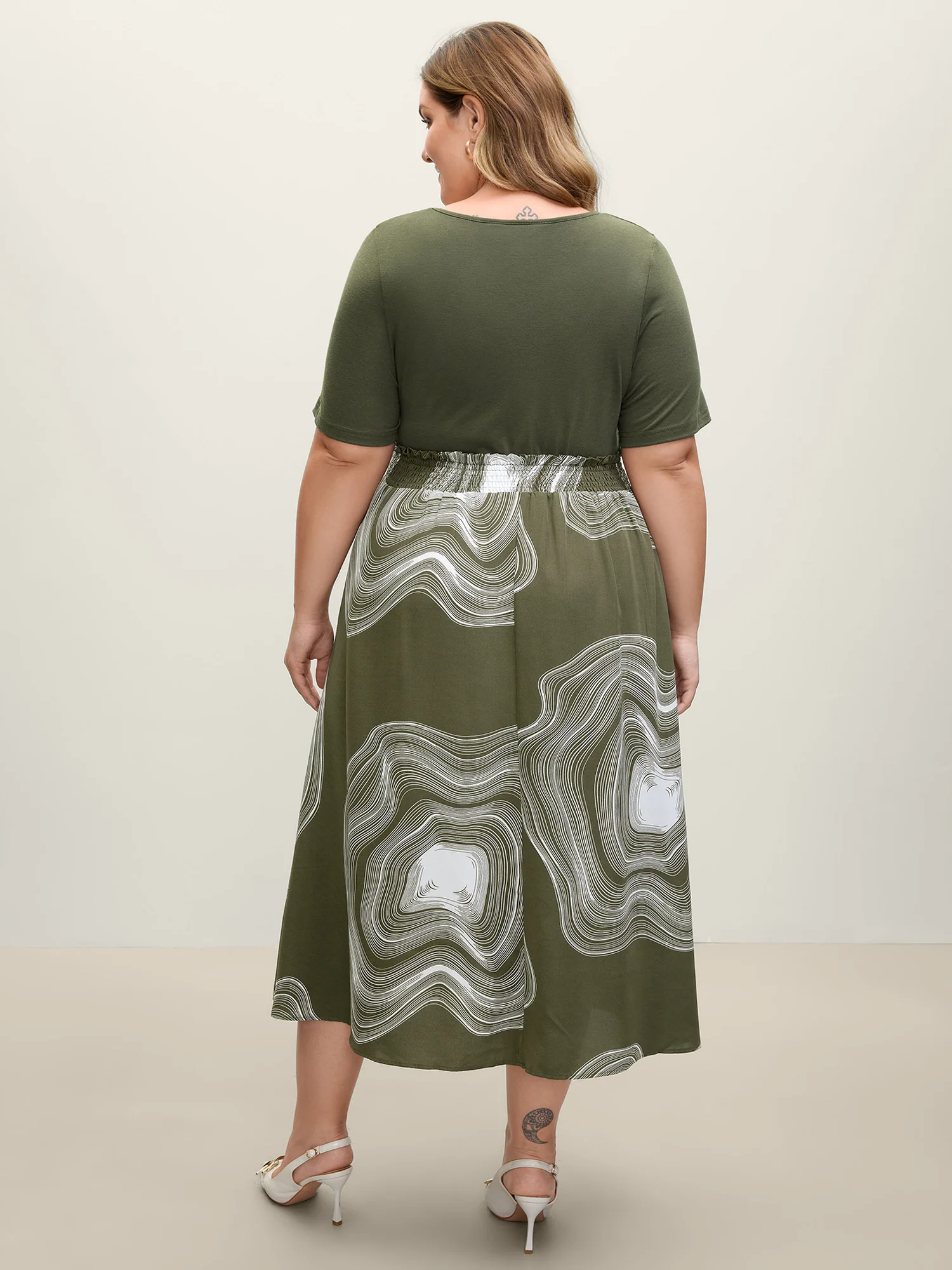 Abstract Print Contrast Shirred Waist Midi Dress - Image 4