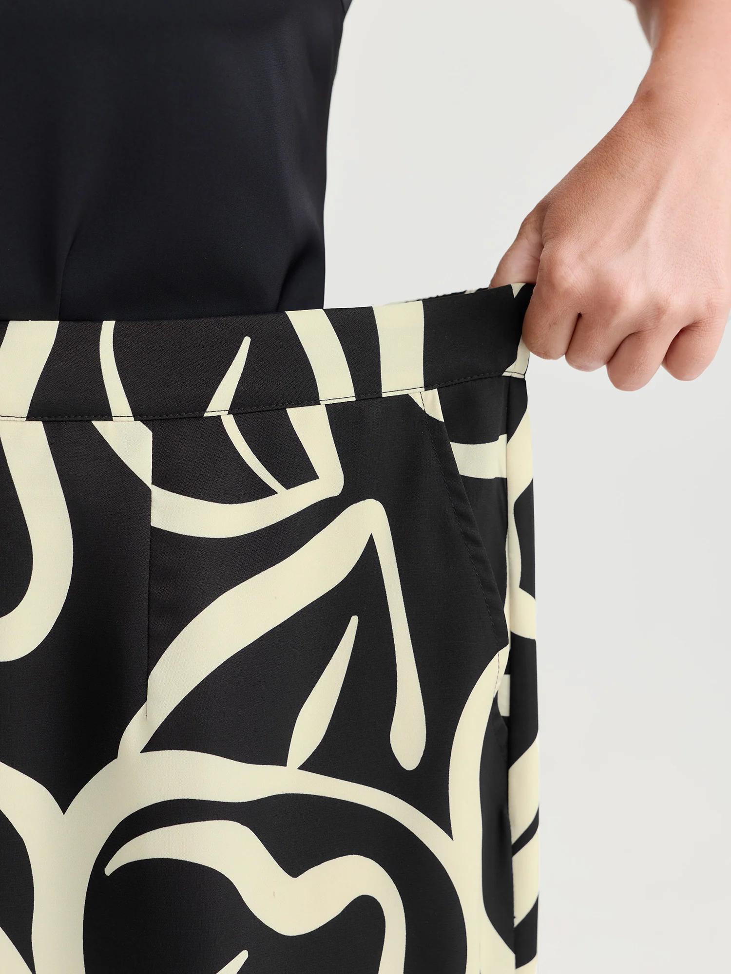 Abstract Print Elastic Waist Wide-Leg Pants - Image 4