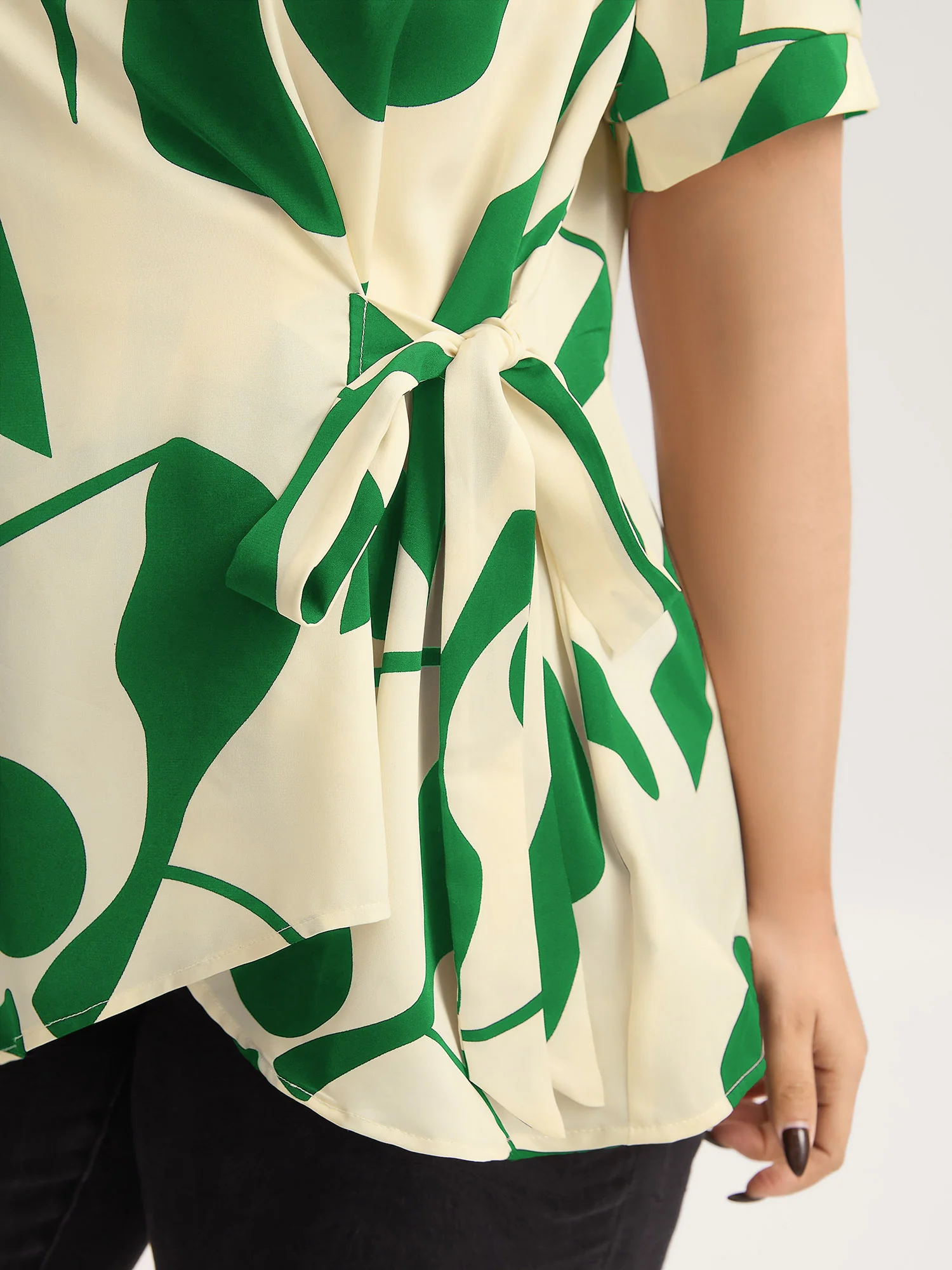 Abstract Print Knotted Blouse - Image 13