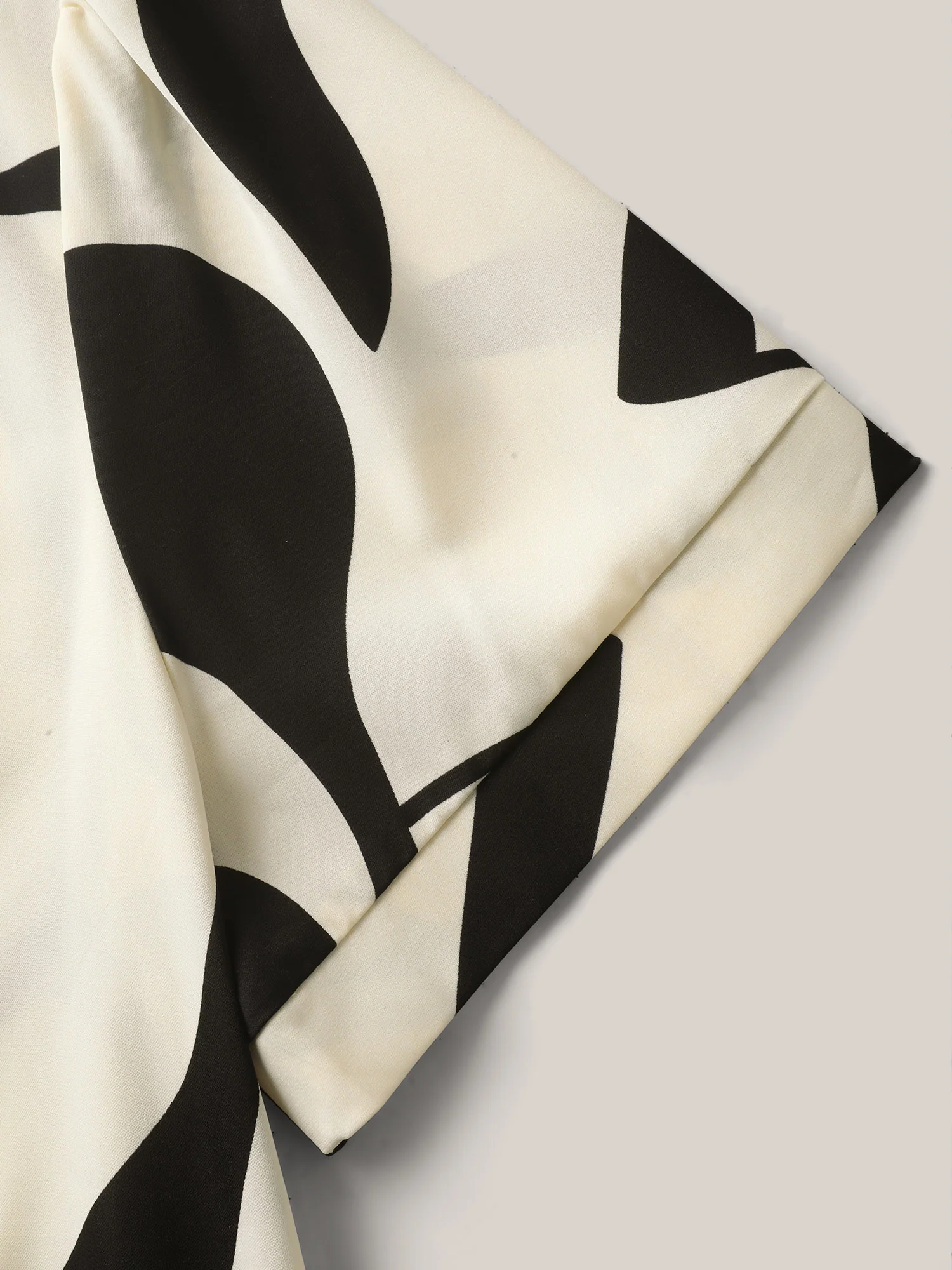 Abstract Print Knotted Blouse - Image 6