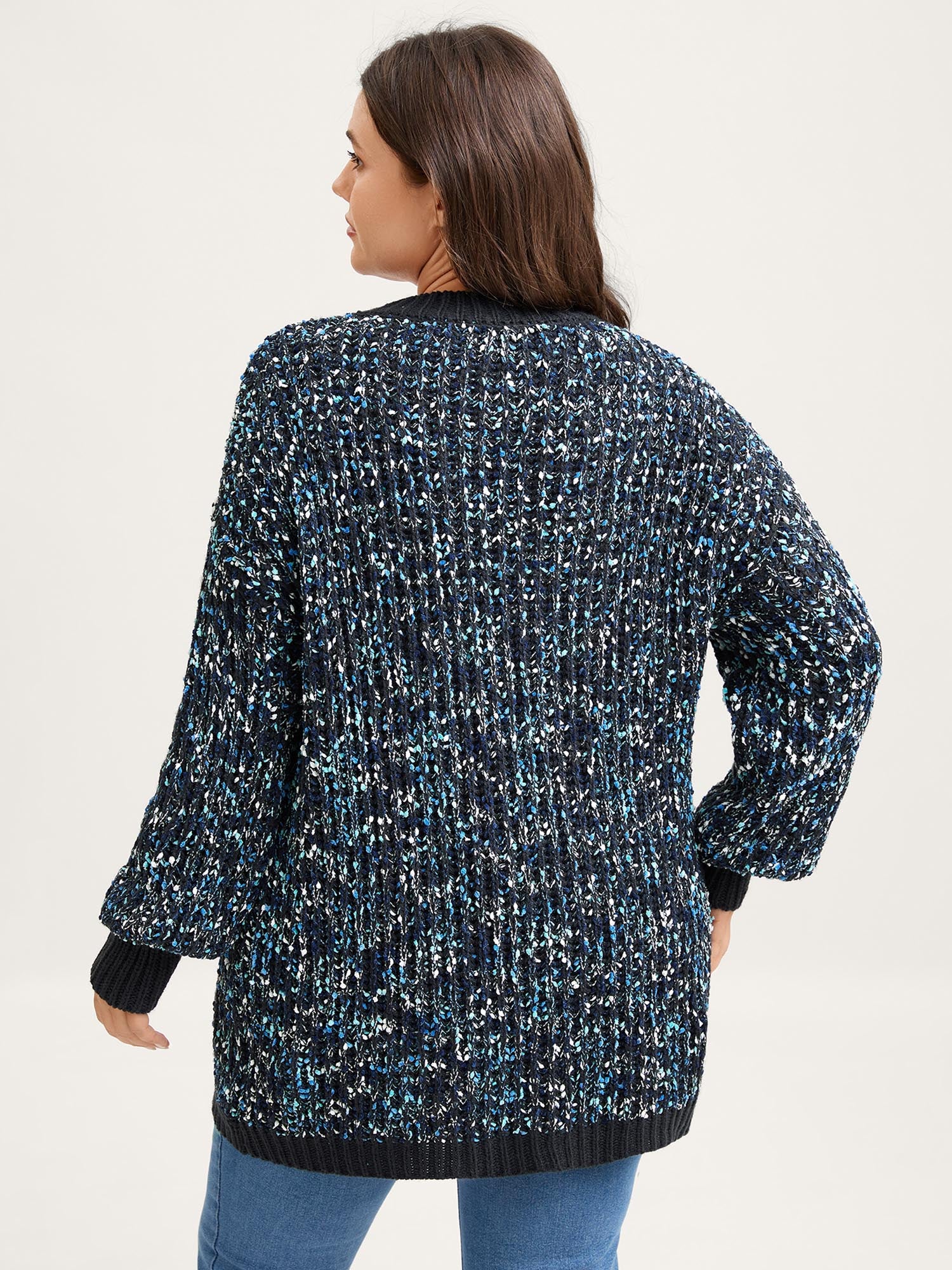 Abstract Textured Cuvy Hem Knit Cardigan - Image 4