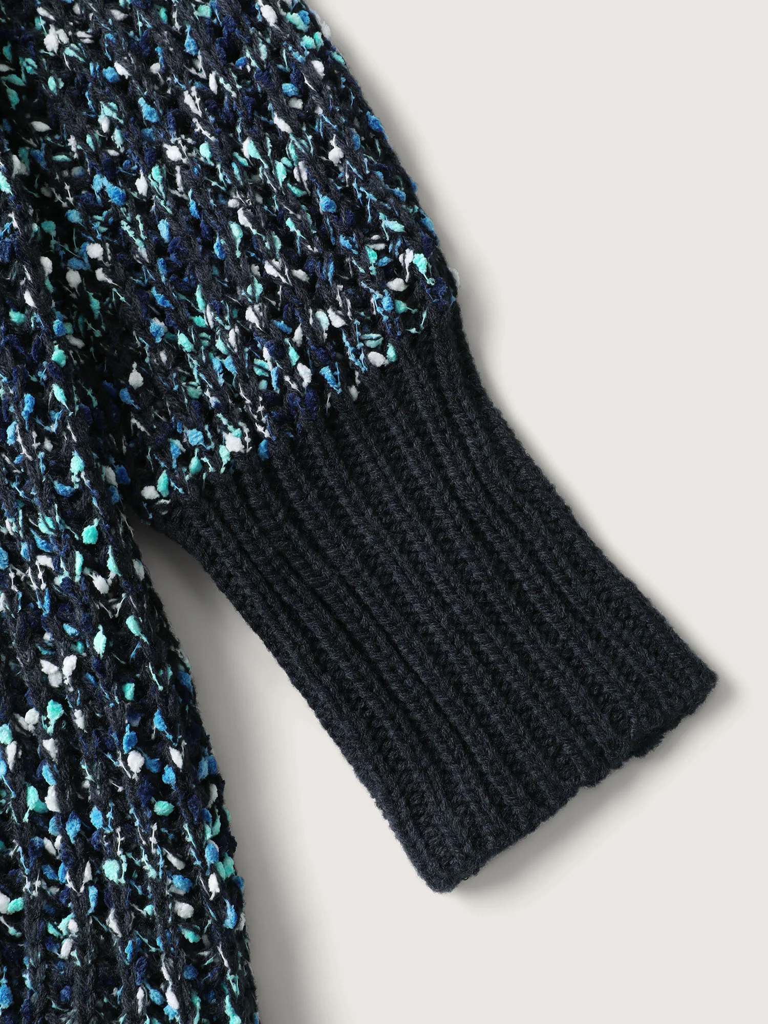 Abstract Textured Cuvy Hem Knit Cardigan - Image 5
