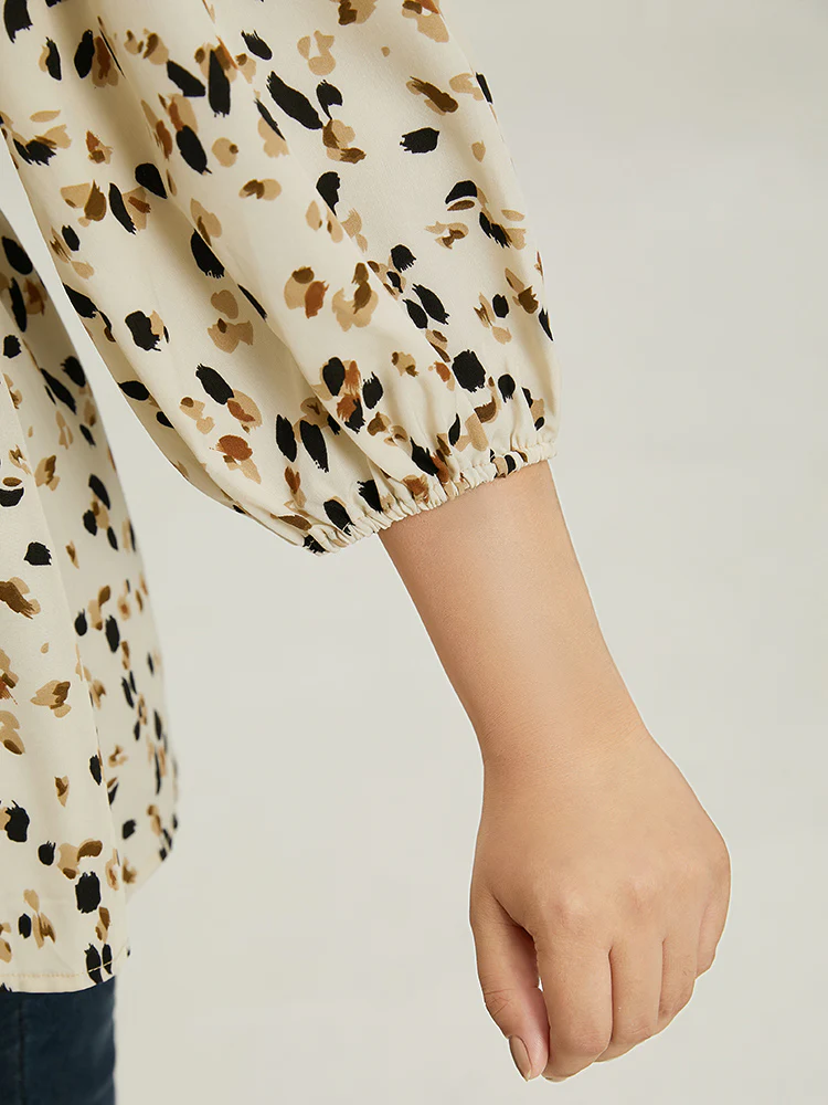Allover Print Lantern Sleeve Blouse - Image 8
