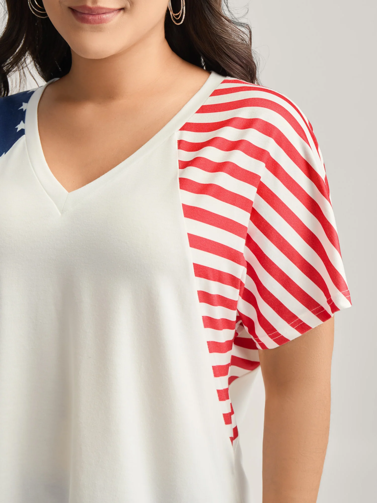 American Flag Print V-Neck T-Shirt - Image 2