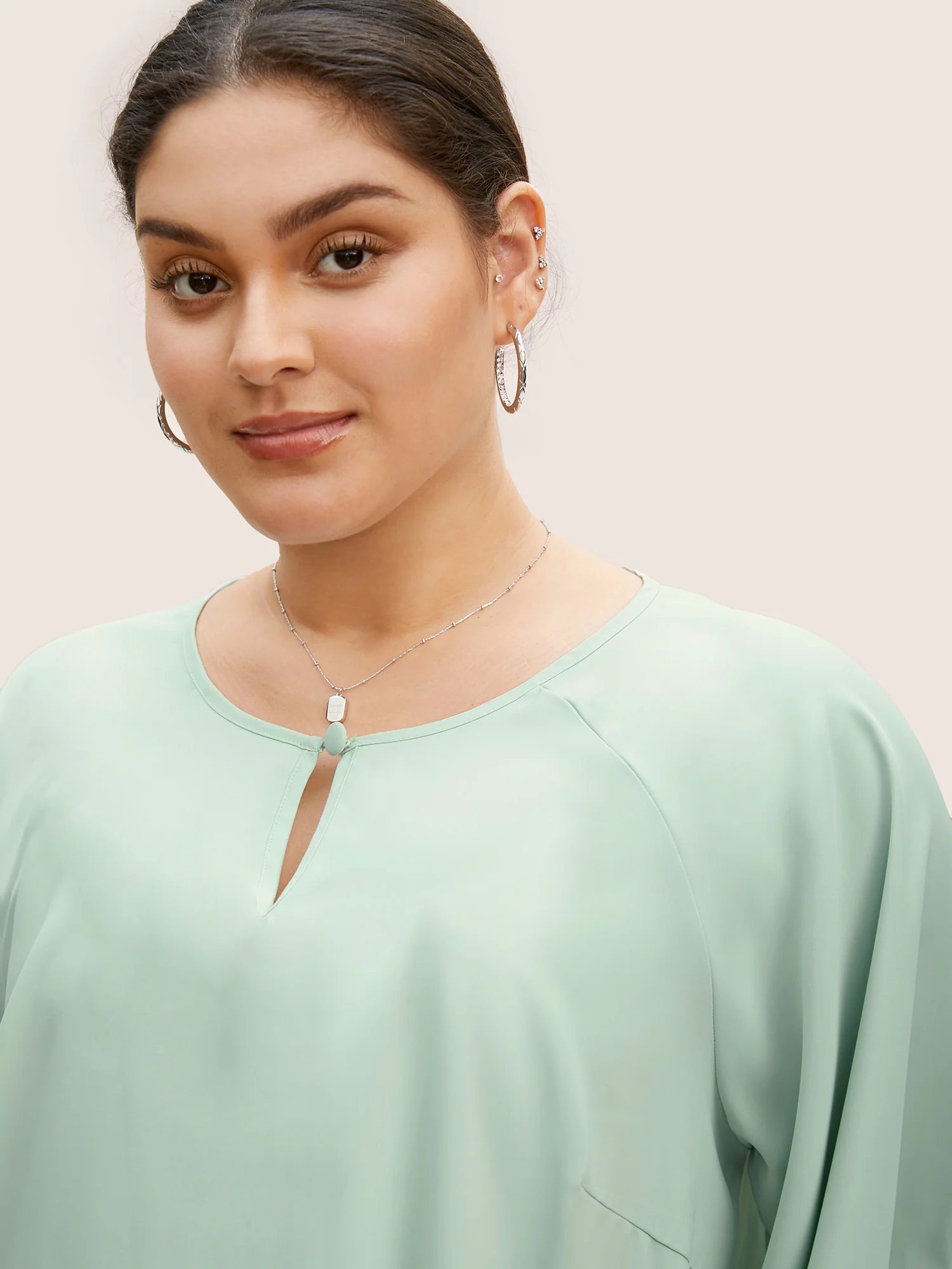 Solid Raglan Sleeve Keyhole Button Up Blouse - Image 4