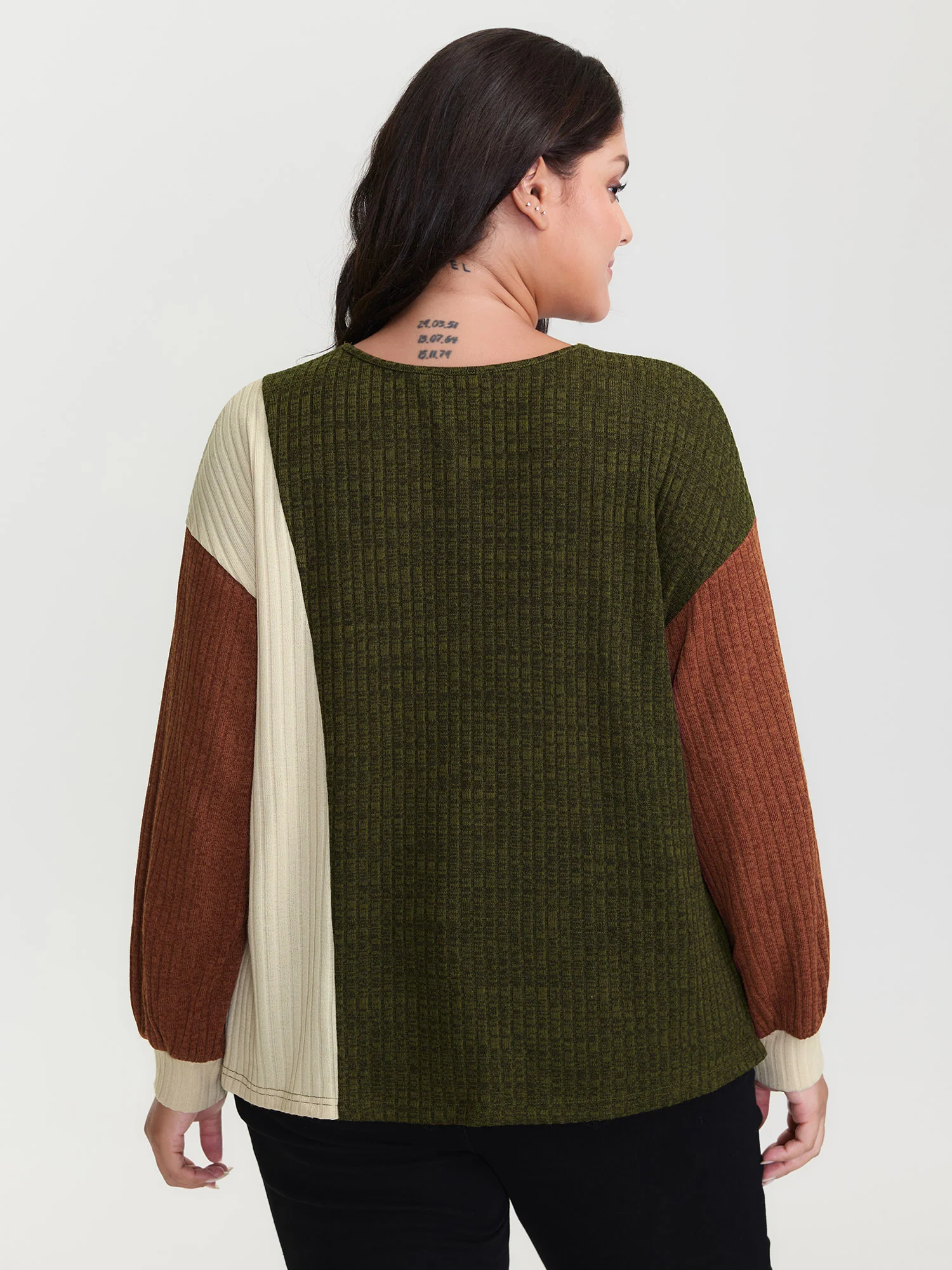 Asymmetrical Colorblock Textured T-Shirt - Image 4