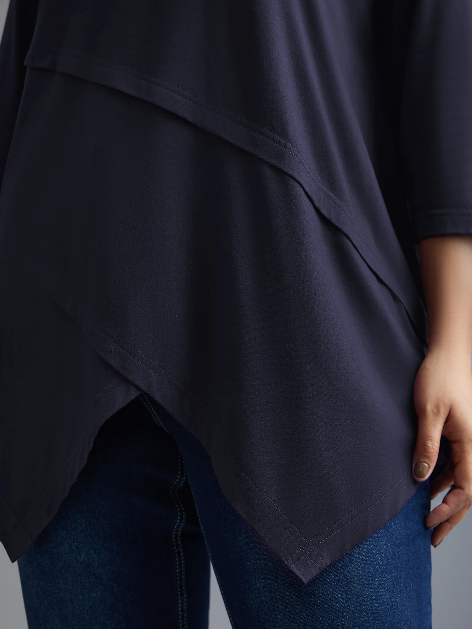 Asymmetrical Hem Overlap Long T-shirt - Image 16