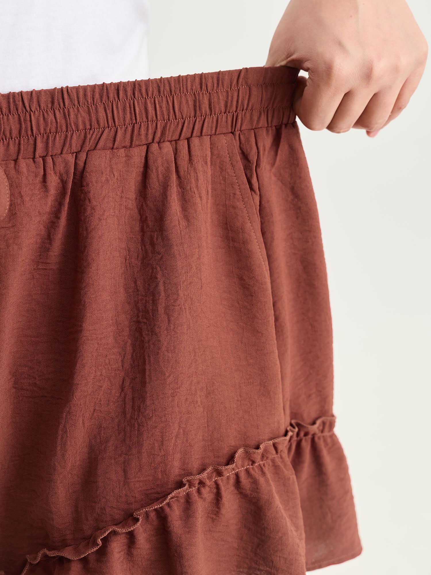 Asymmetrical Ruffled Hem Shorts - Image 3