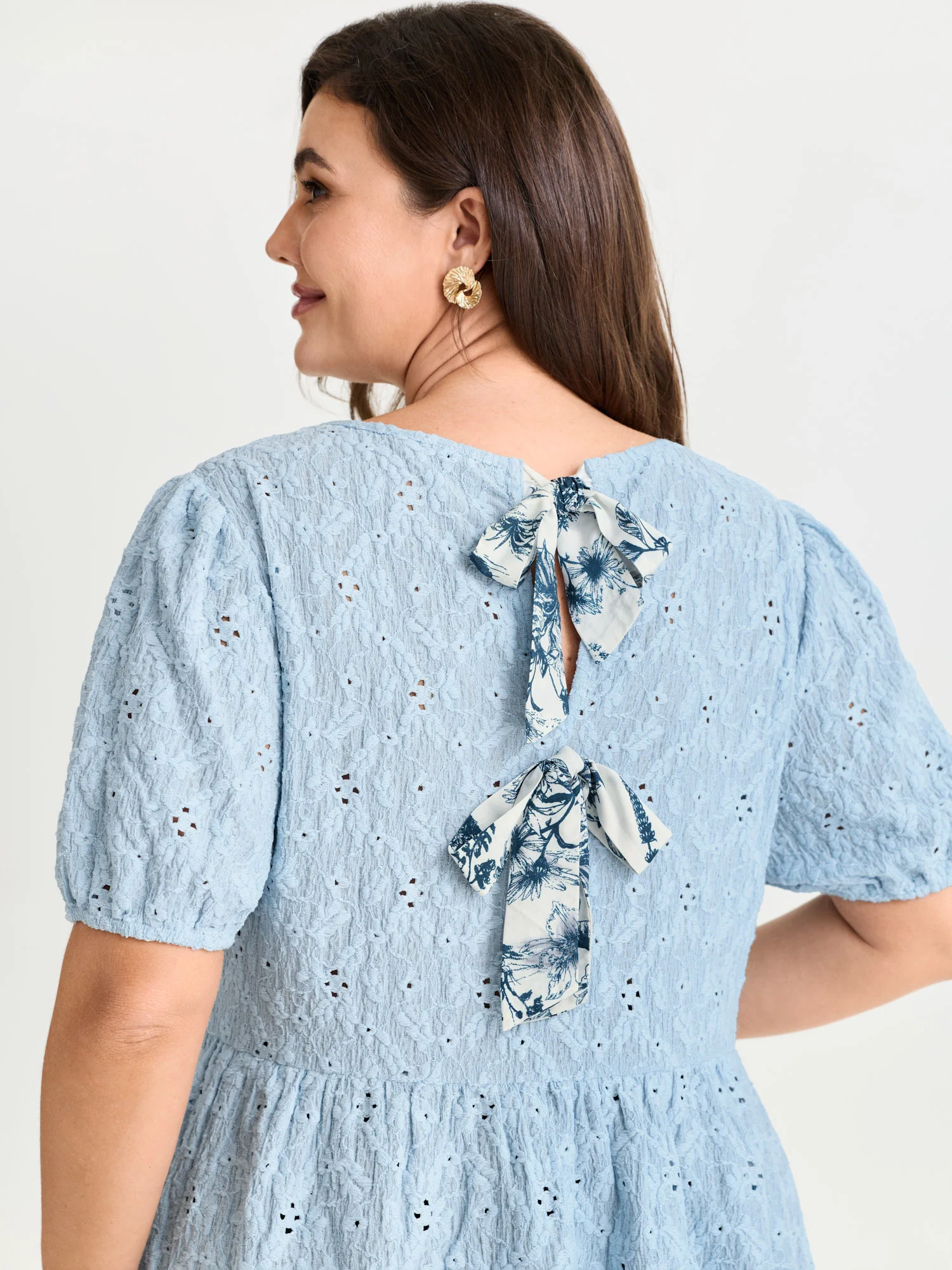 Back Bow Tie Textured Top - Image 15