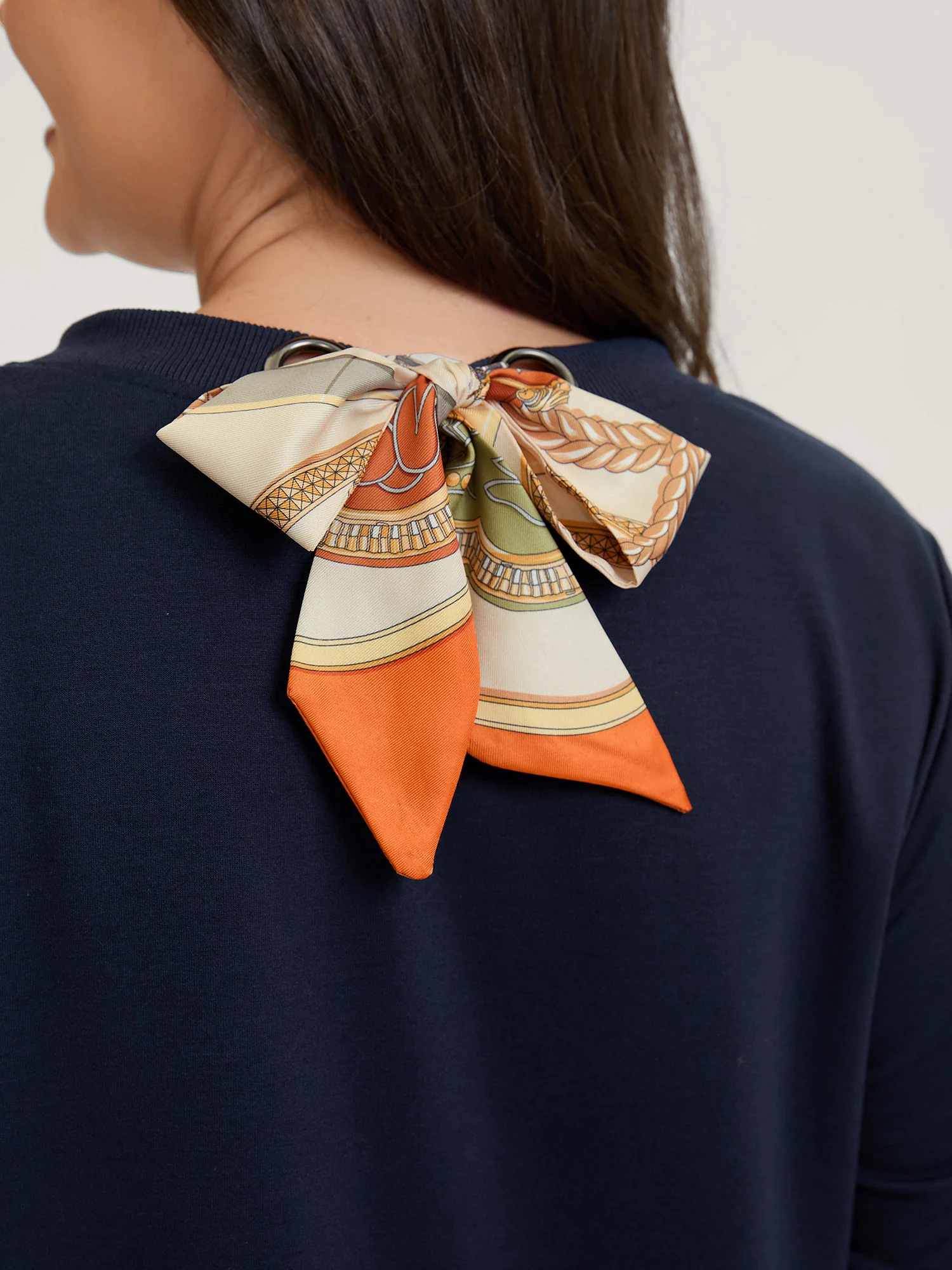 Back Silk Scarf Bow-Tie Detachable Sweatshirt - Image 4