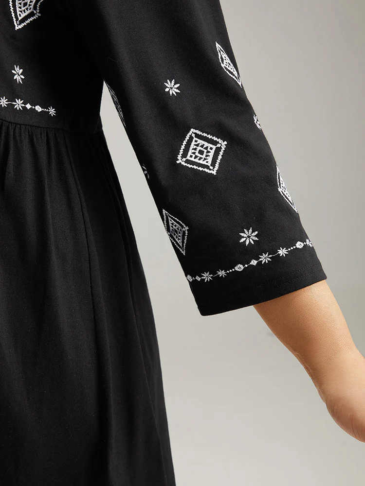 Bandana Embroidered V Neck Gathered T-shirt - Image 7