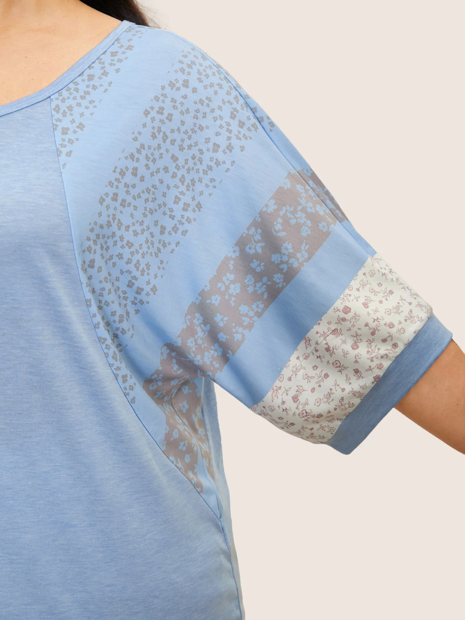Bandana Print Patchwork Raglan Sleeve T-shirt - Image 2