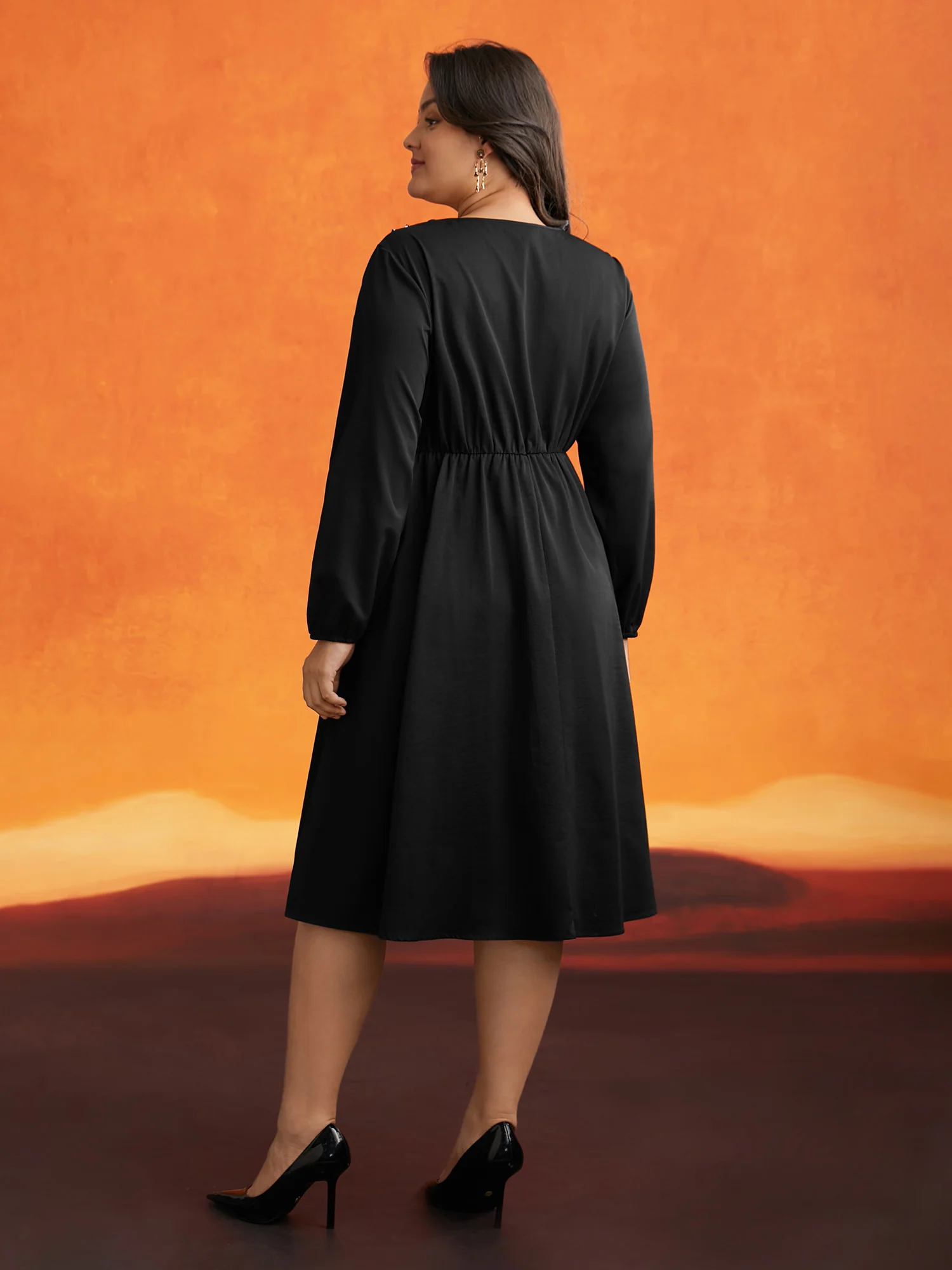 Black And White Pleated Ribbon Midi Dress - Image 3