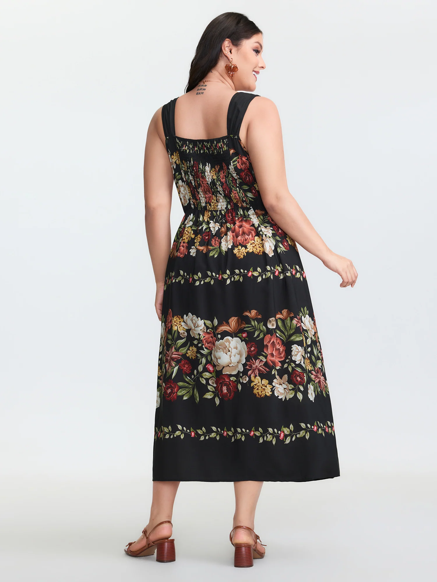 Blooming Florals Shirred Pockets Maxi Dress - Image 4