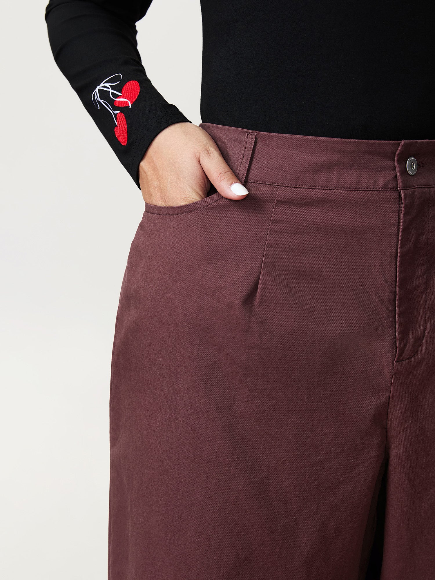 Cotton Bow Embroidery Pockets Plain Pants - Image 4