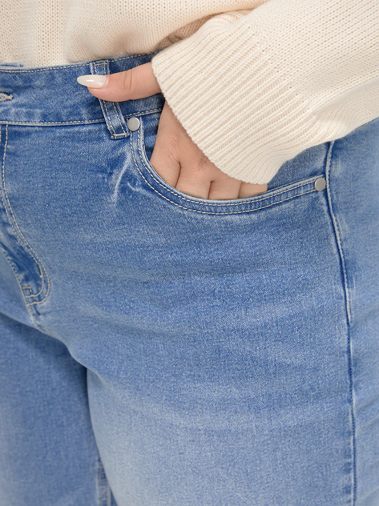Boyfriend Wide Leg Slightly Stretchy High Rise Light Wash  Jeans - Image 6