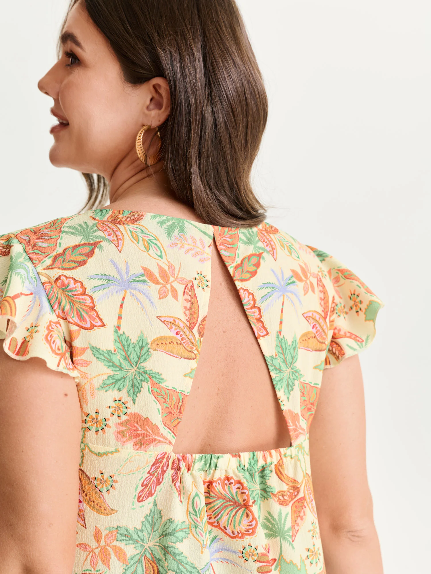 Bright Floral Texture Open-Back Blouse - Image 14
