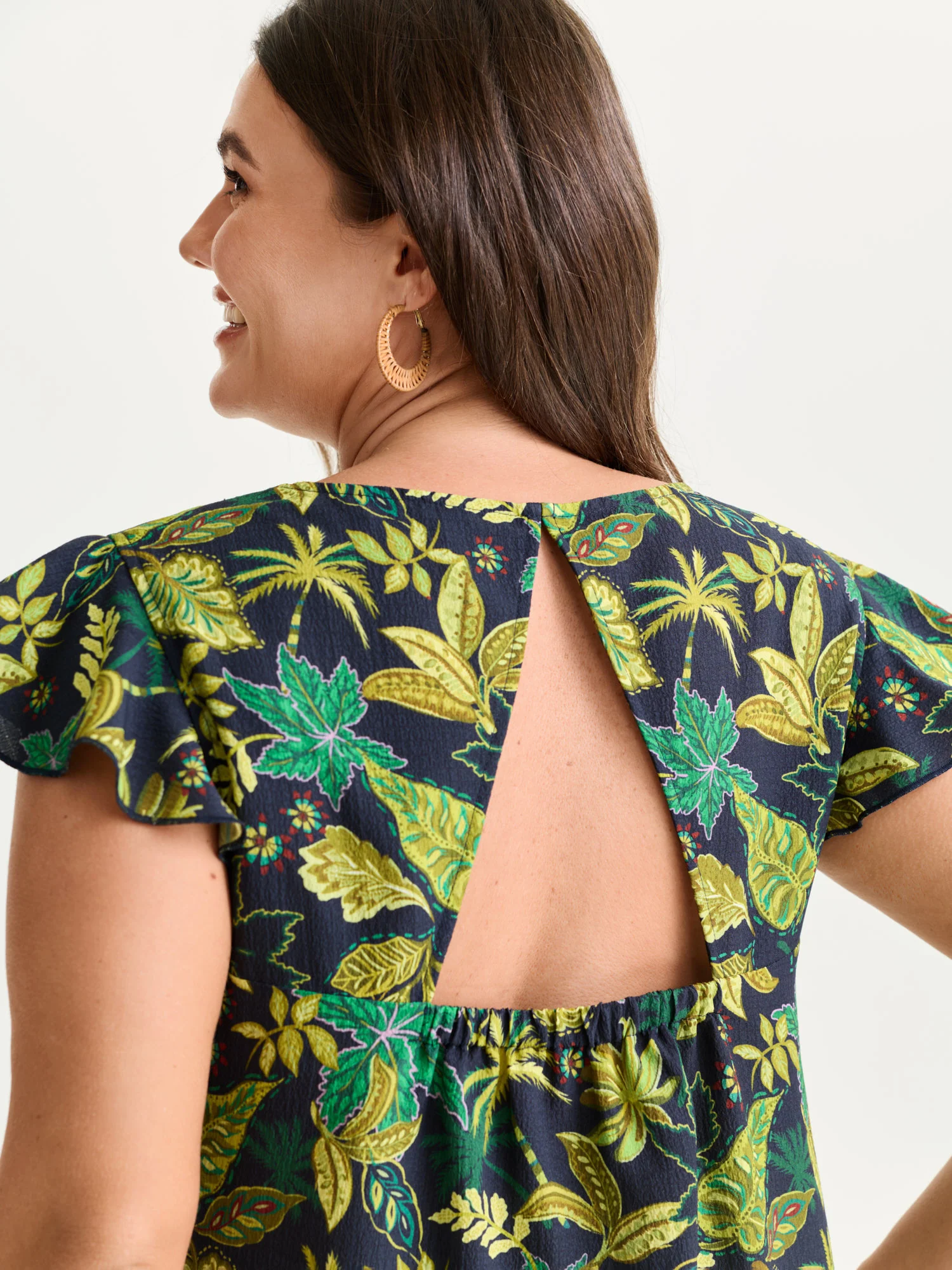Bright Floral Texture Open-Back Blouse - Image 9