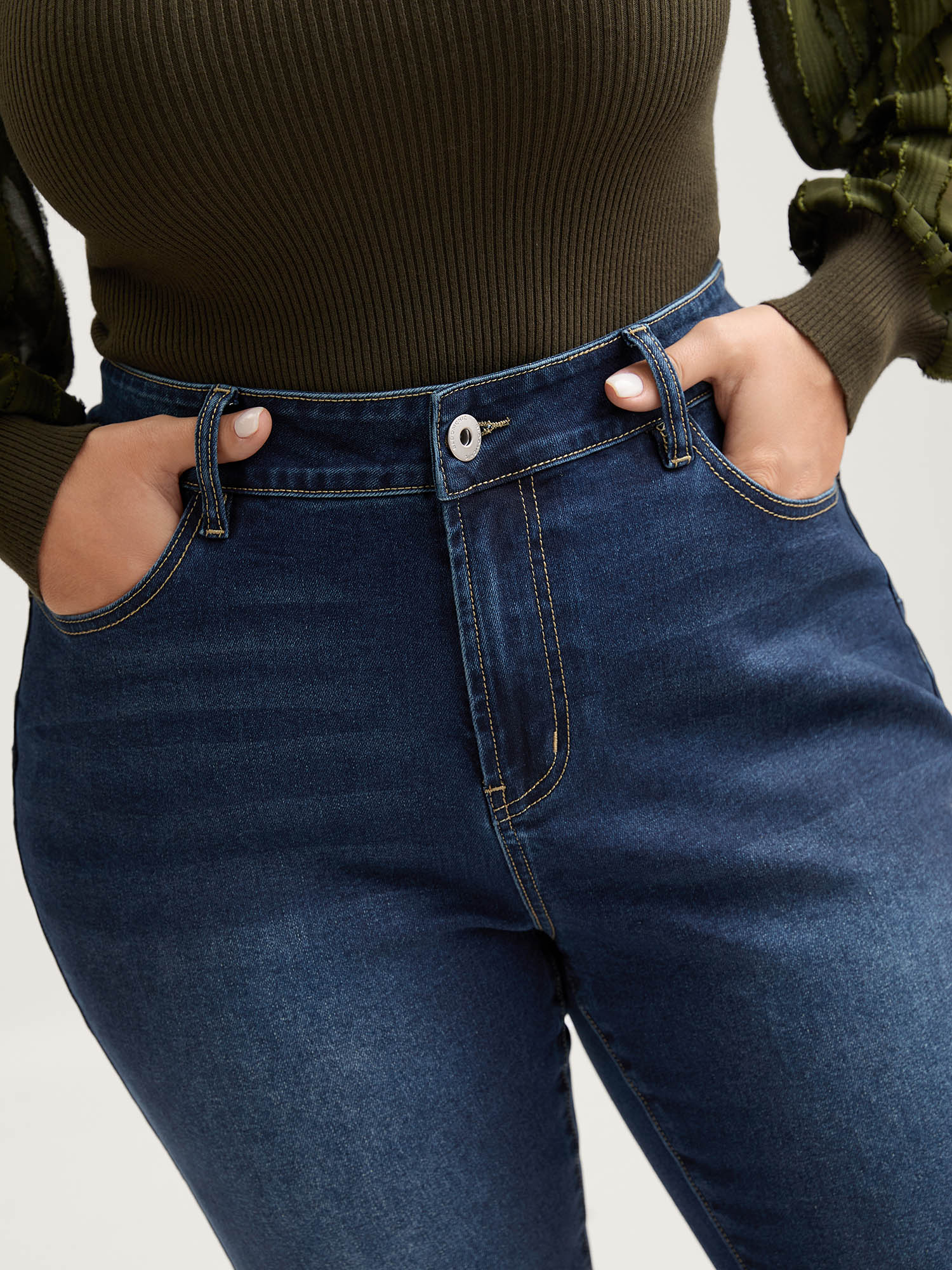 No Waist Gap Flared Cropped Jeans - Image 3
