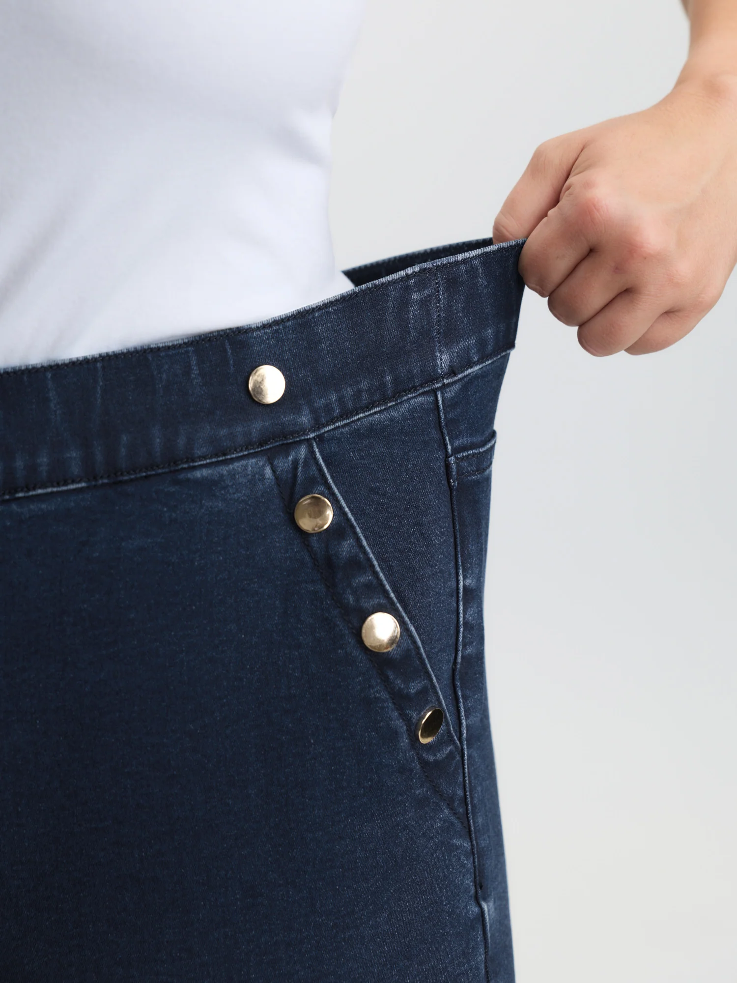 Button-Detail Pull-On Skinny-Fit Jeans - Image 4