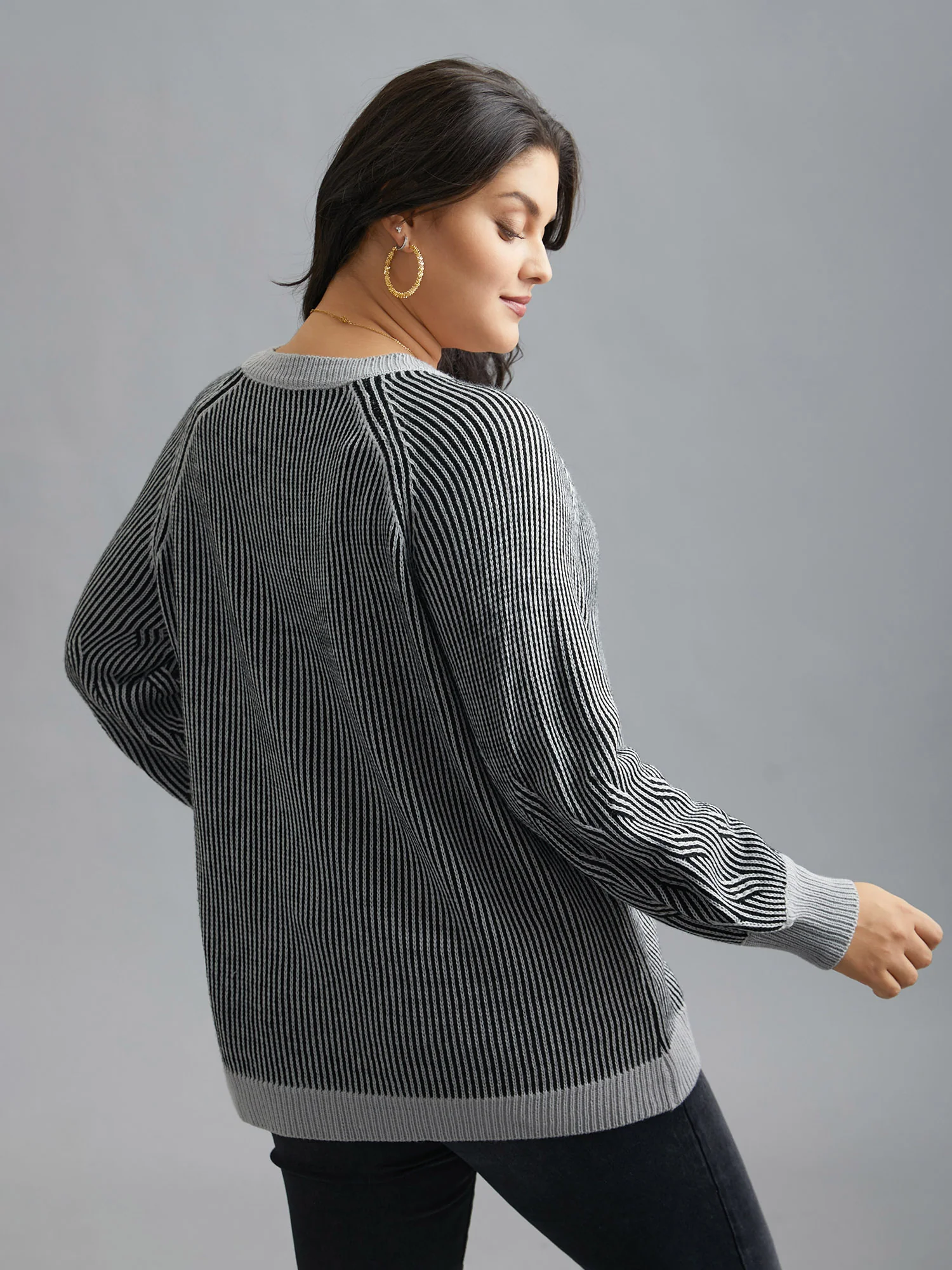 Cable Knit V-Neck Raglan Sleeve Pullover - Image 2