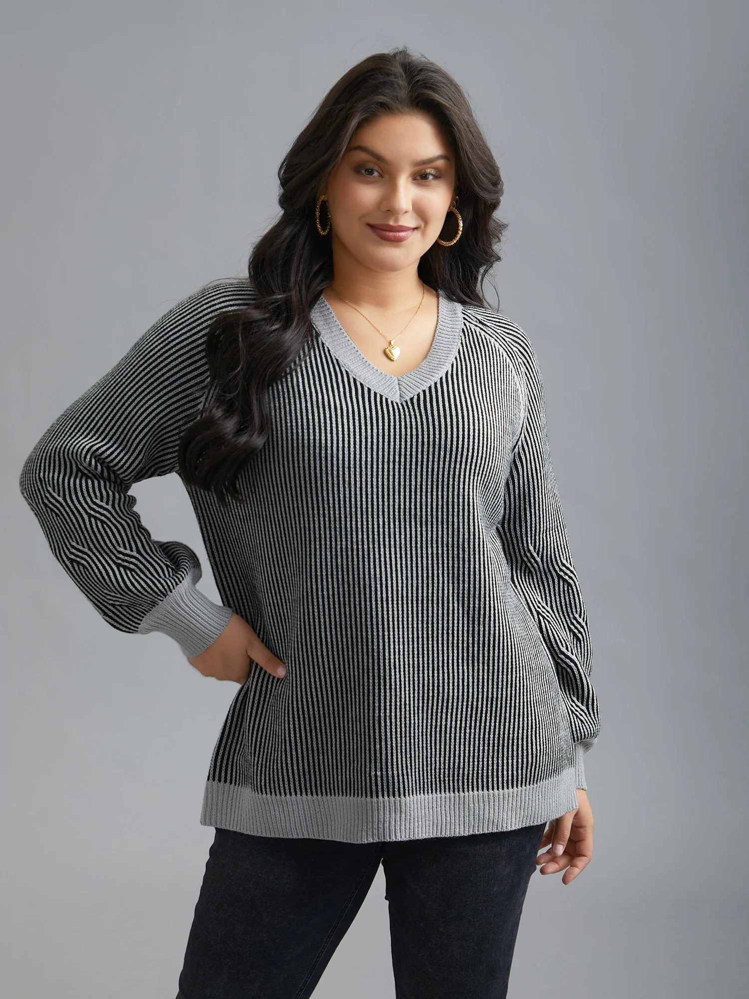 Cable Knit V-Neck Raglan Sleeve Pullover - Image 4