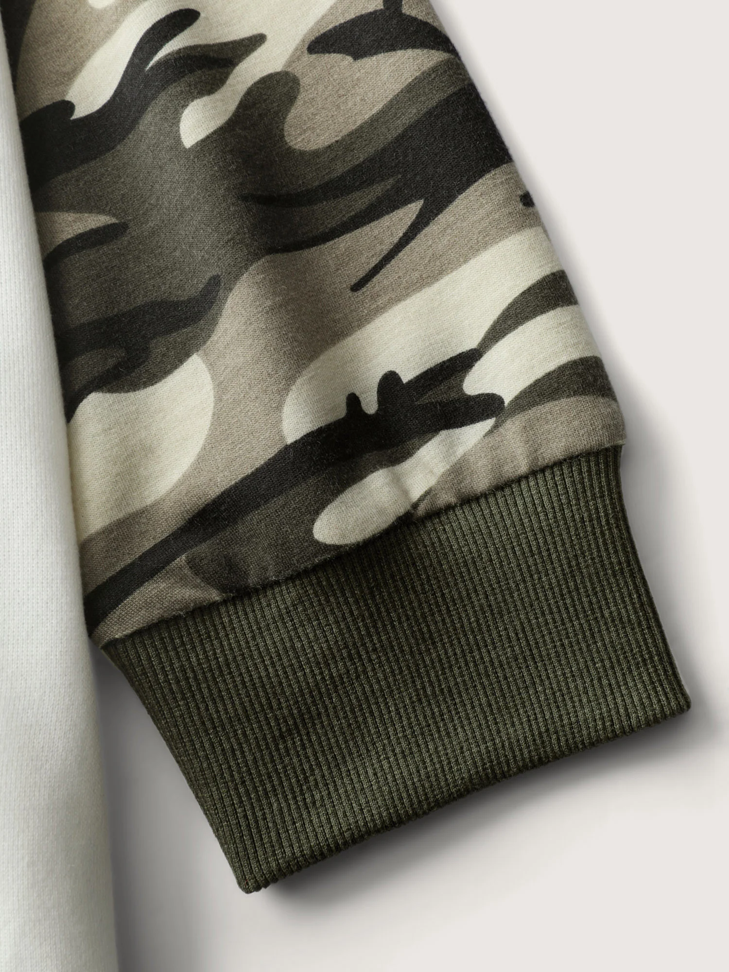Camouflage Contrast Animal Print Sweatshirt - Image 6