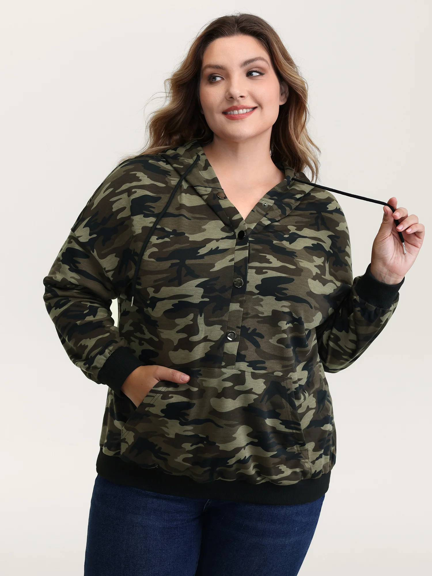 Camouflage Print Patch Pocket Button Hoodie - Image 2