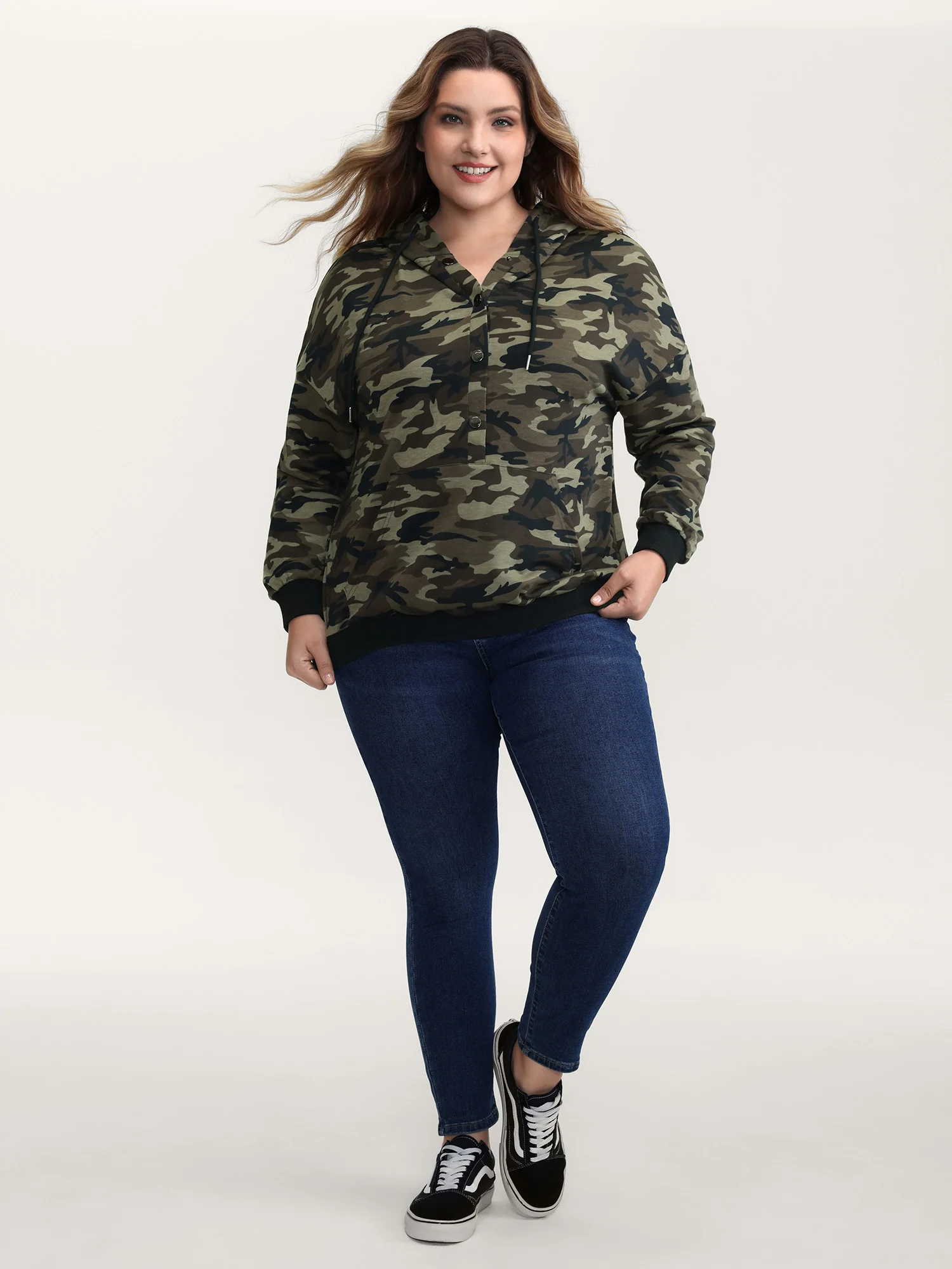 Camouflage Print Patch Pocket Button Hoodie - Image 3