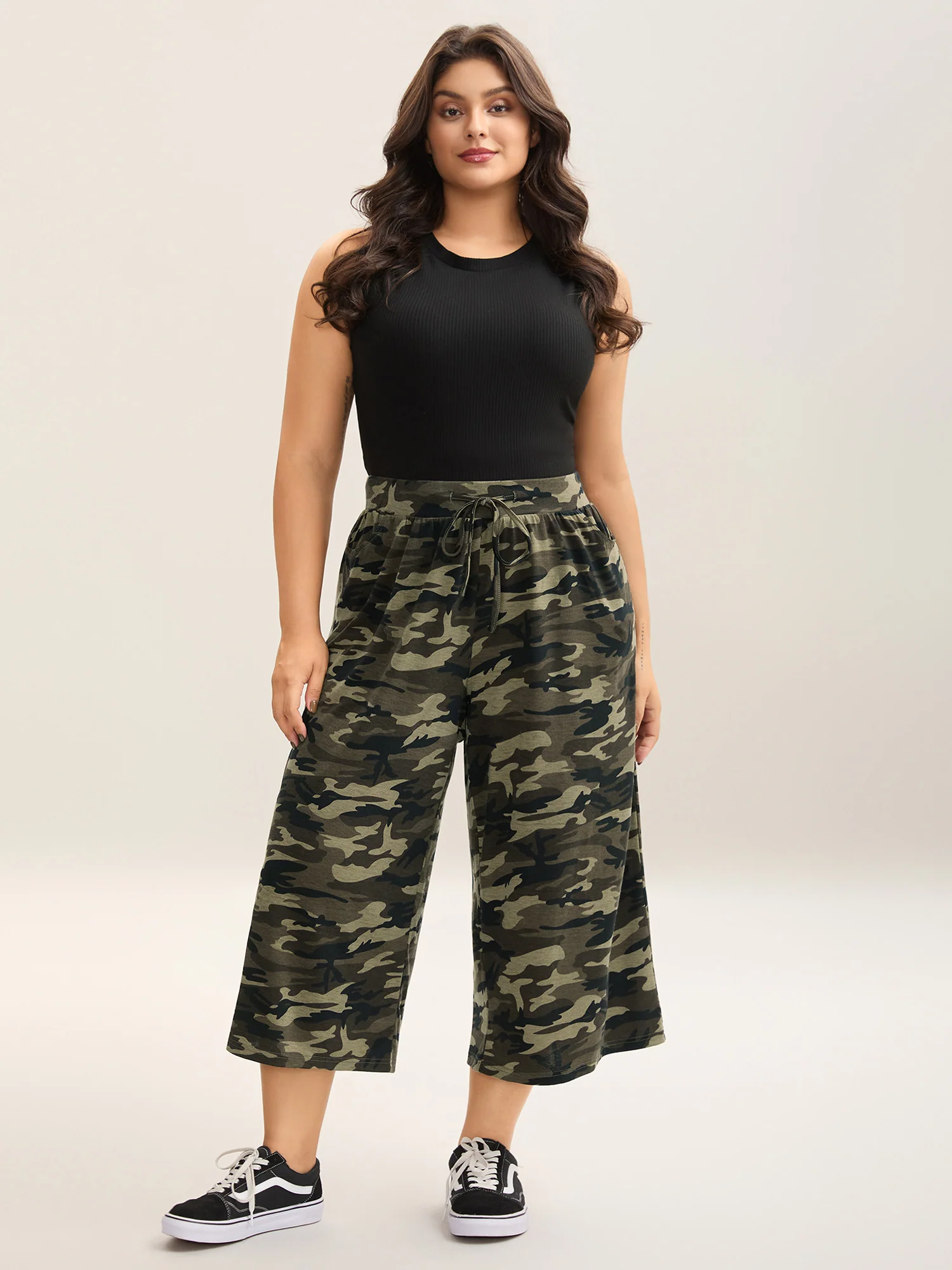 Camouflage Tie-Waist Wide-Leg Capri Pants - Image 2
