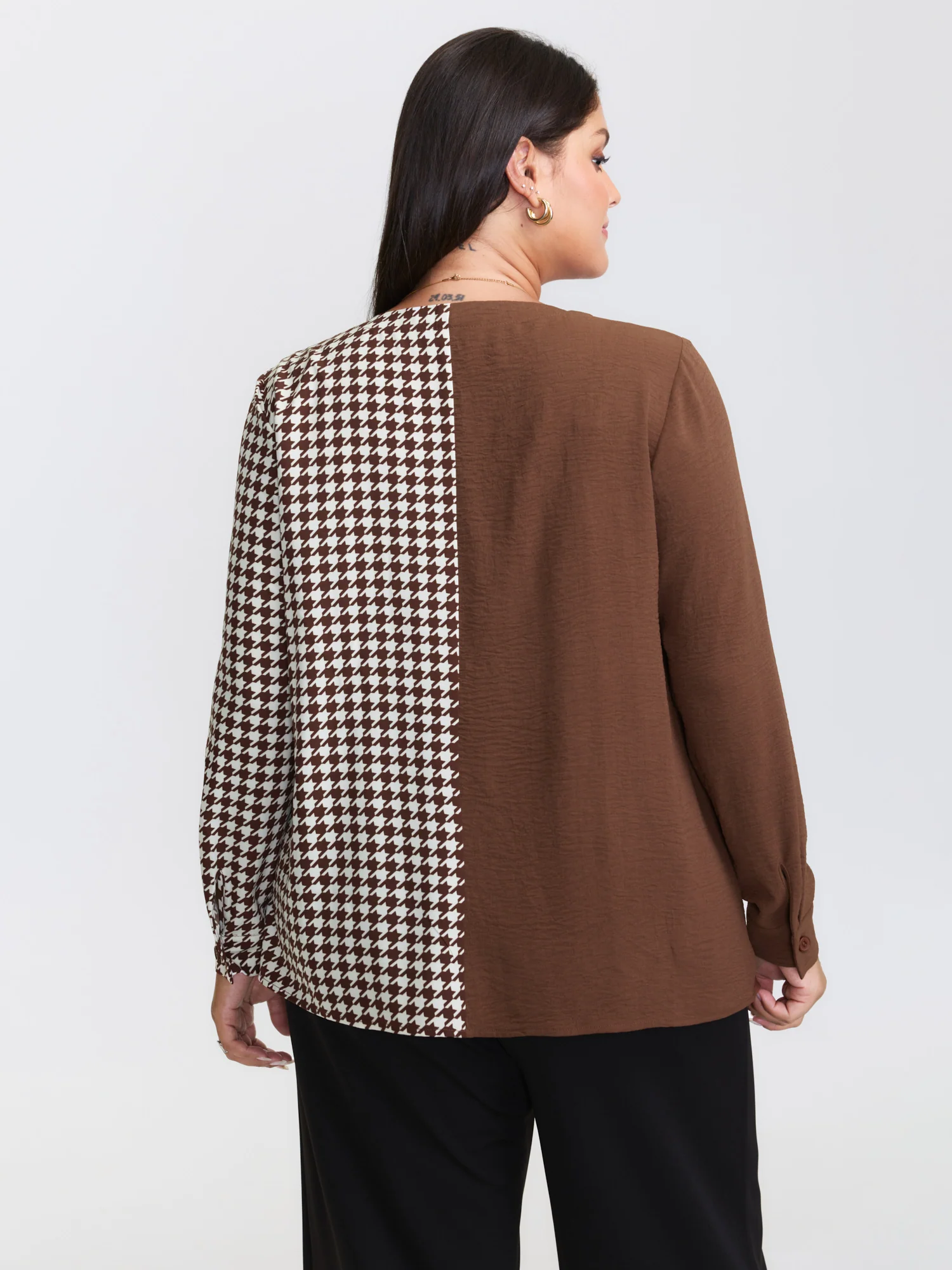 Checkered Contrast Button V-Neck Blouse - Image 5