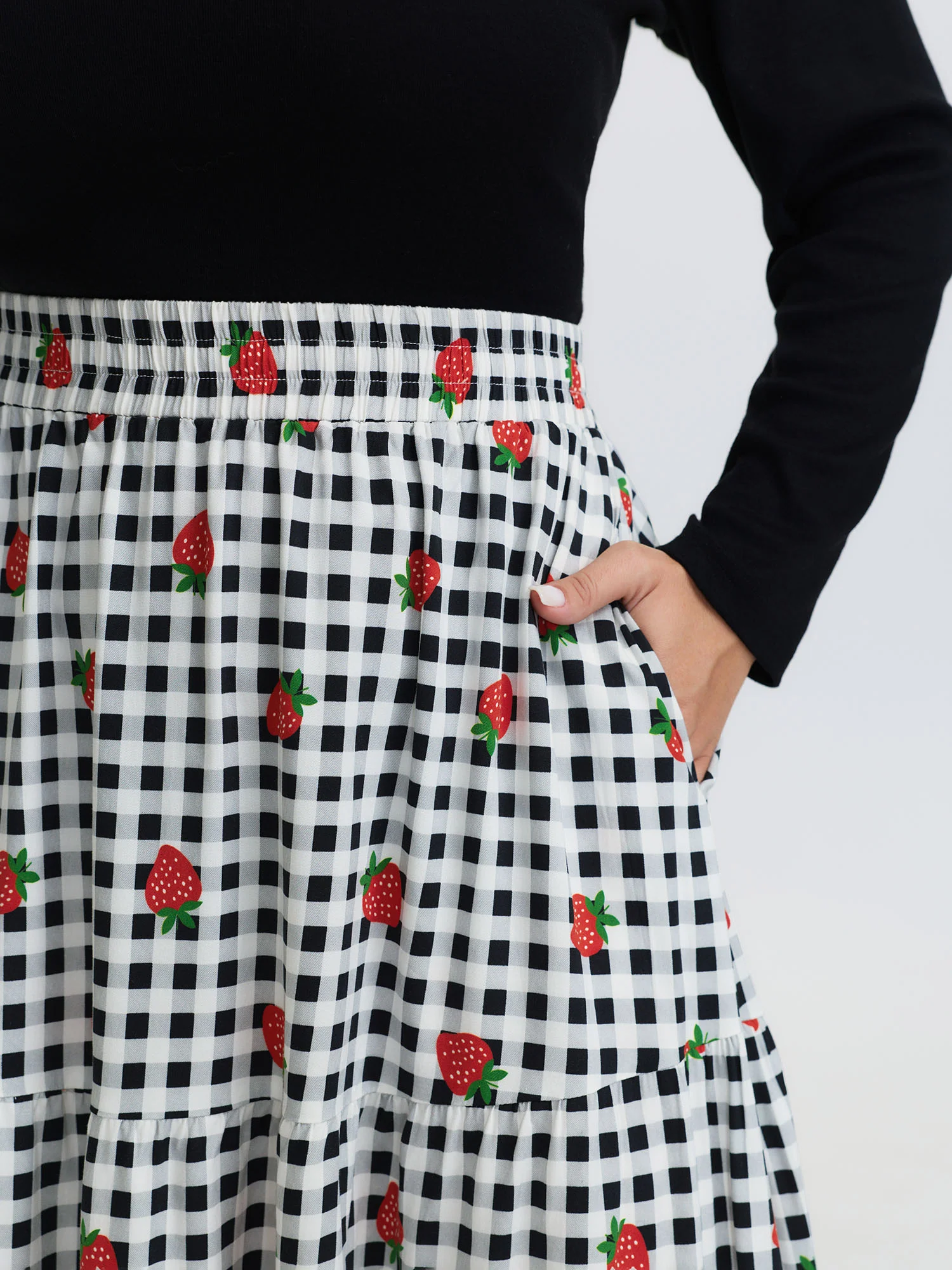 Checkered Fruity Print Tiered Maxi Skirt - Image 3