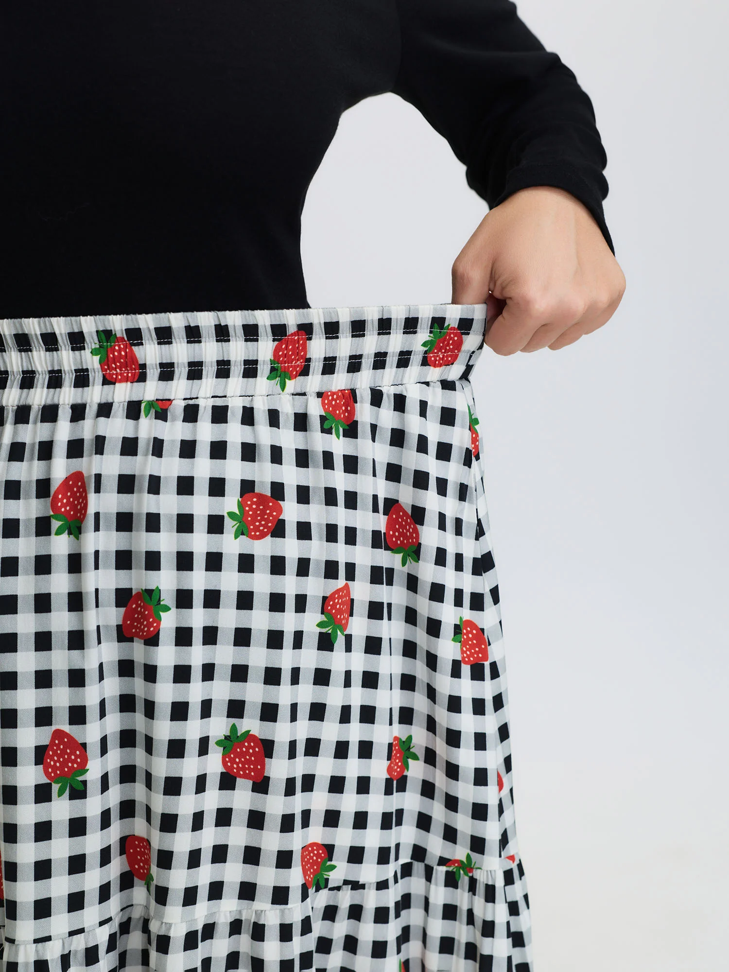 Checkered Fruity Print Tiered Maxi Skirt - Image 4