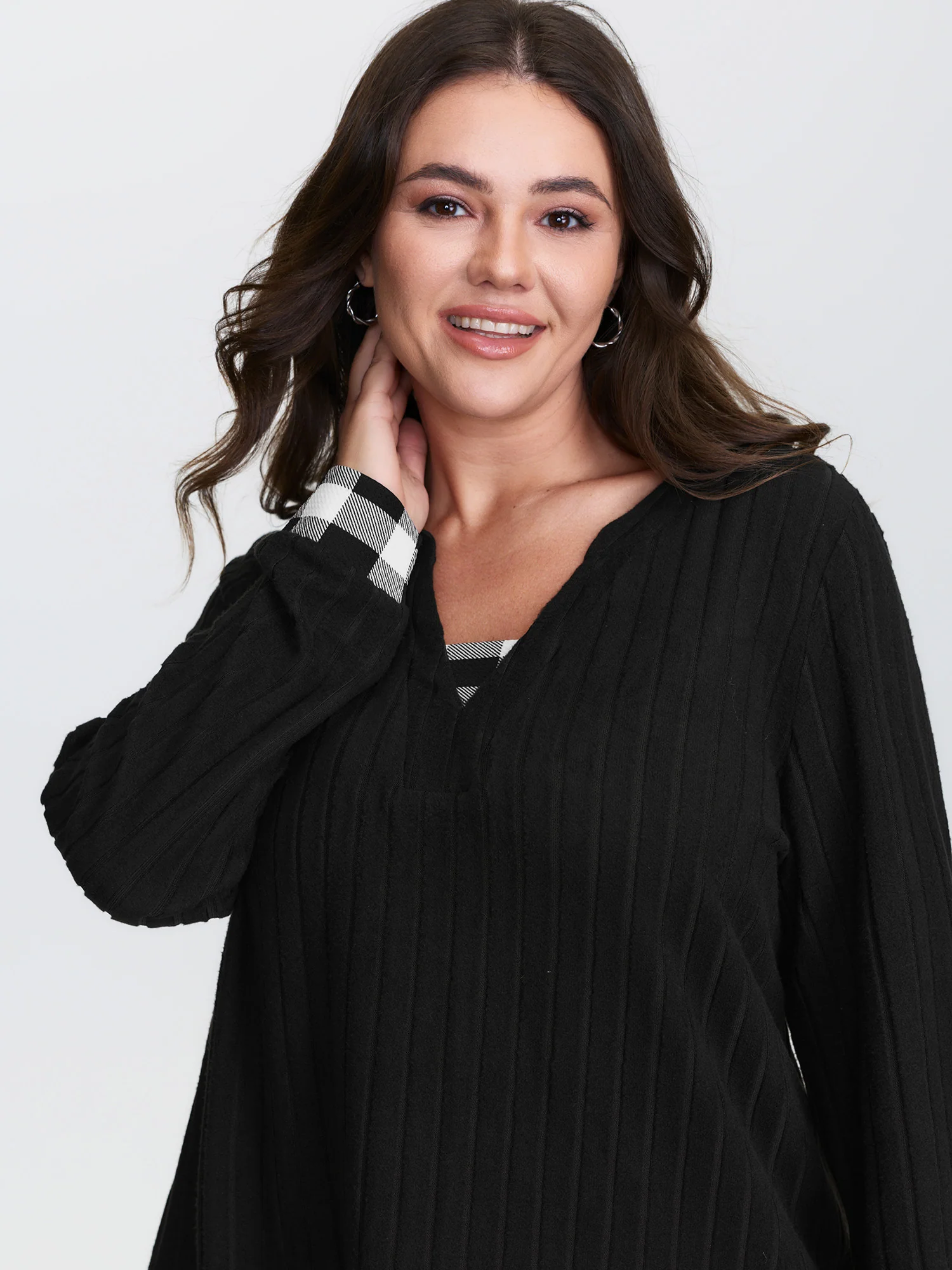 Checkered Notched Collar Contrast Knit Top - Image 2