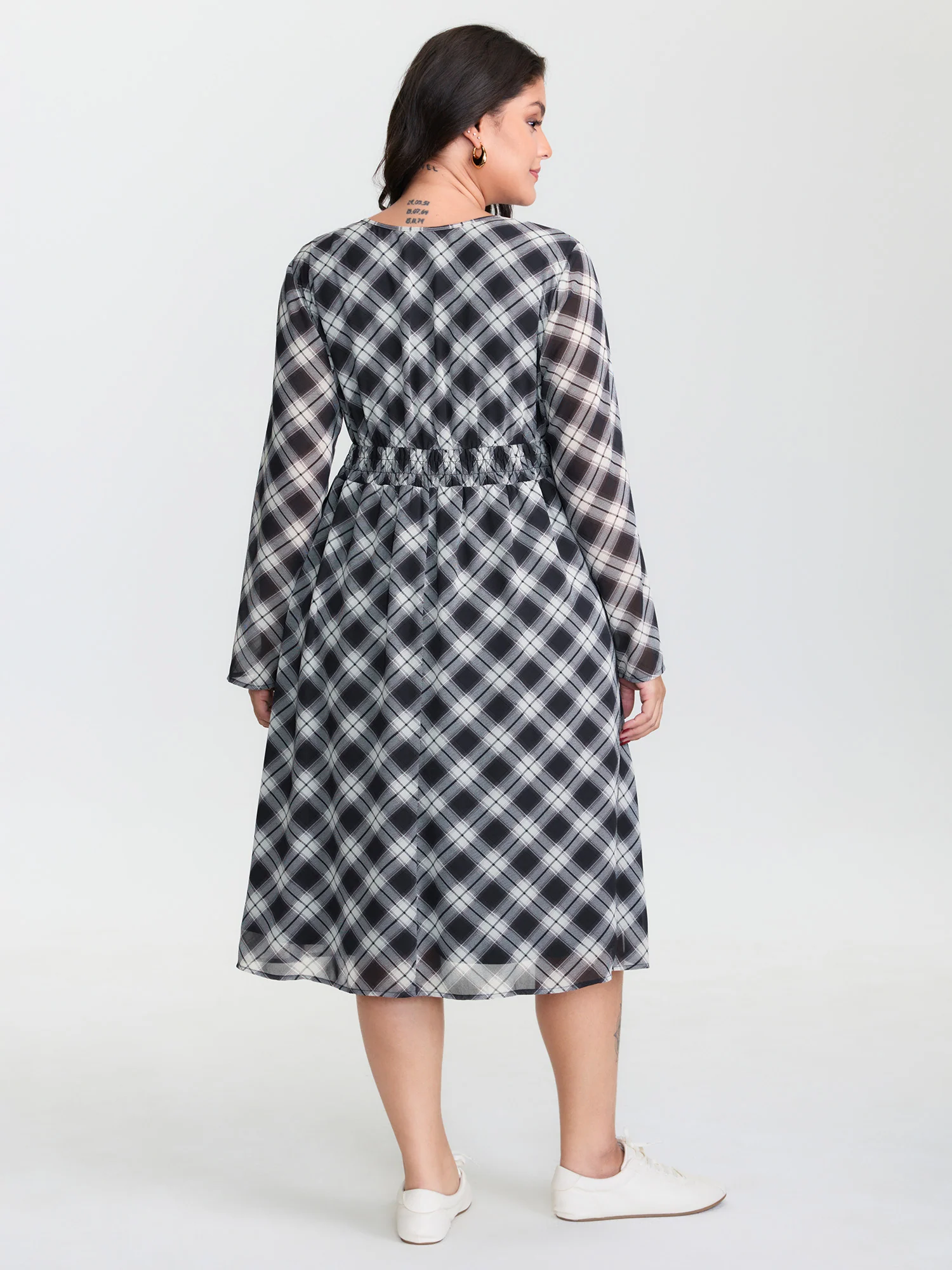 Checkered Pattern Shirred Waist Midi Dress - Image 5