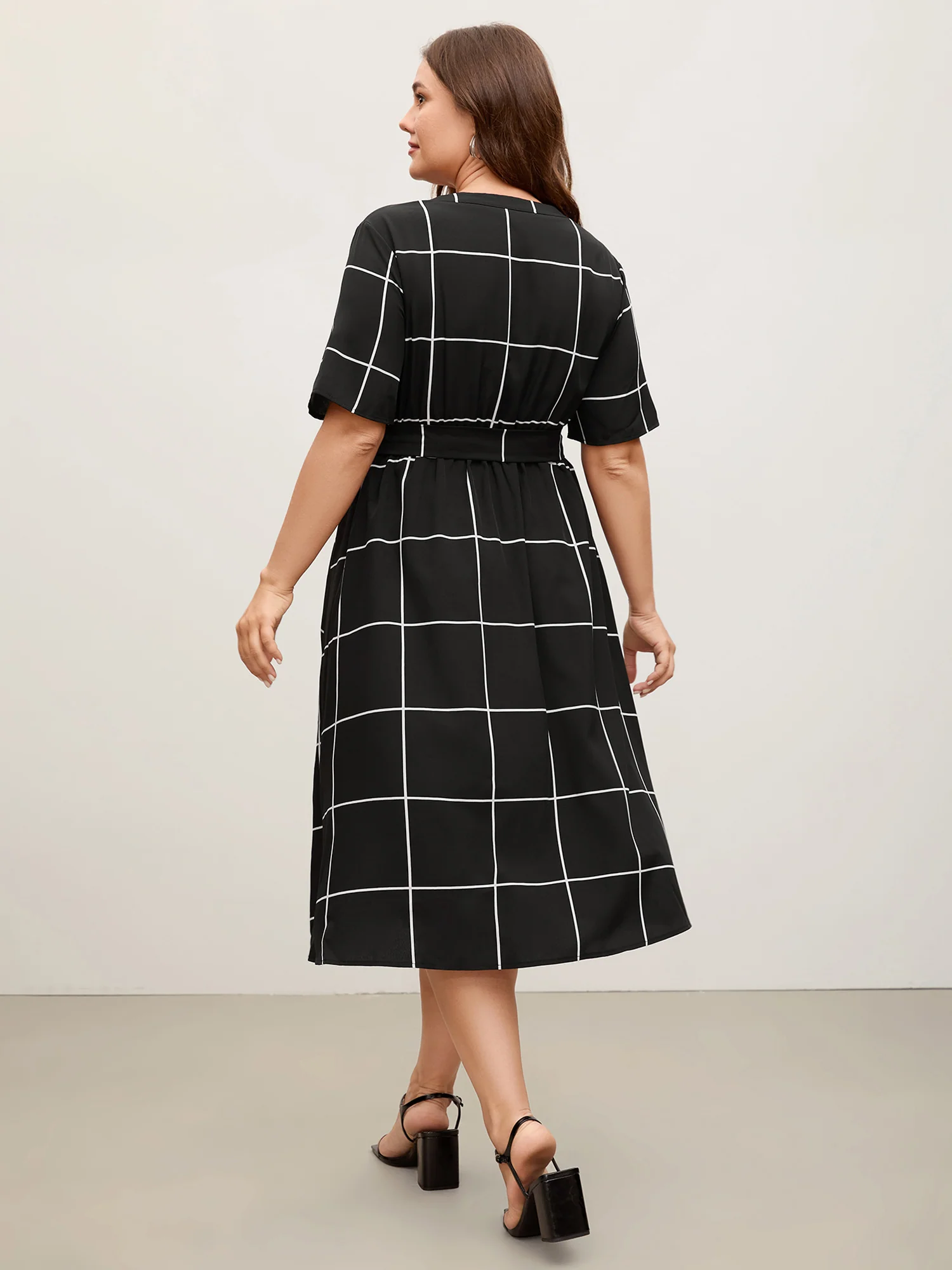 Checkered Print Belted Pockets Midi Dress - Image 4
