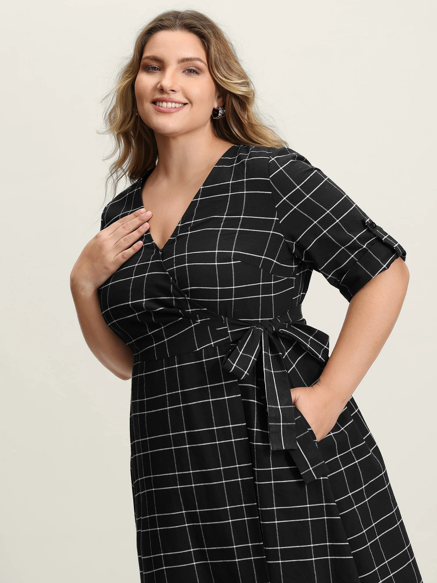 Checkered Print Wrap Pockets Midi Dress - Image 2