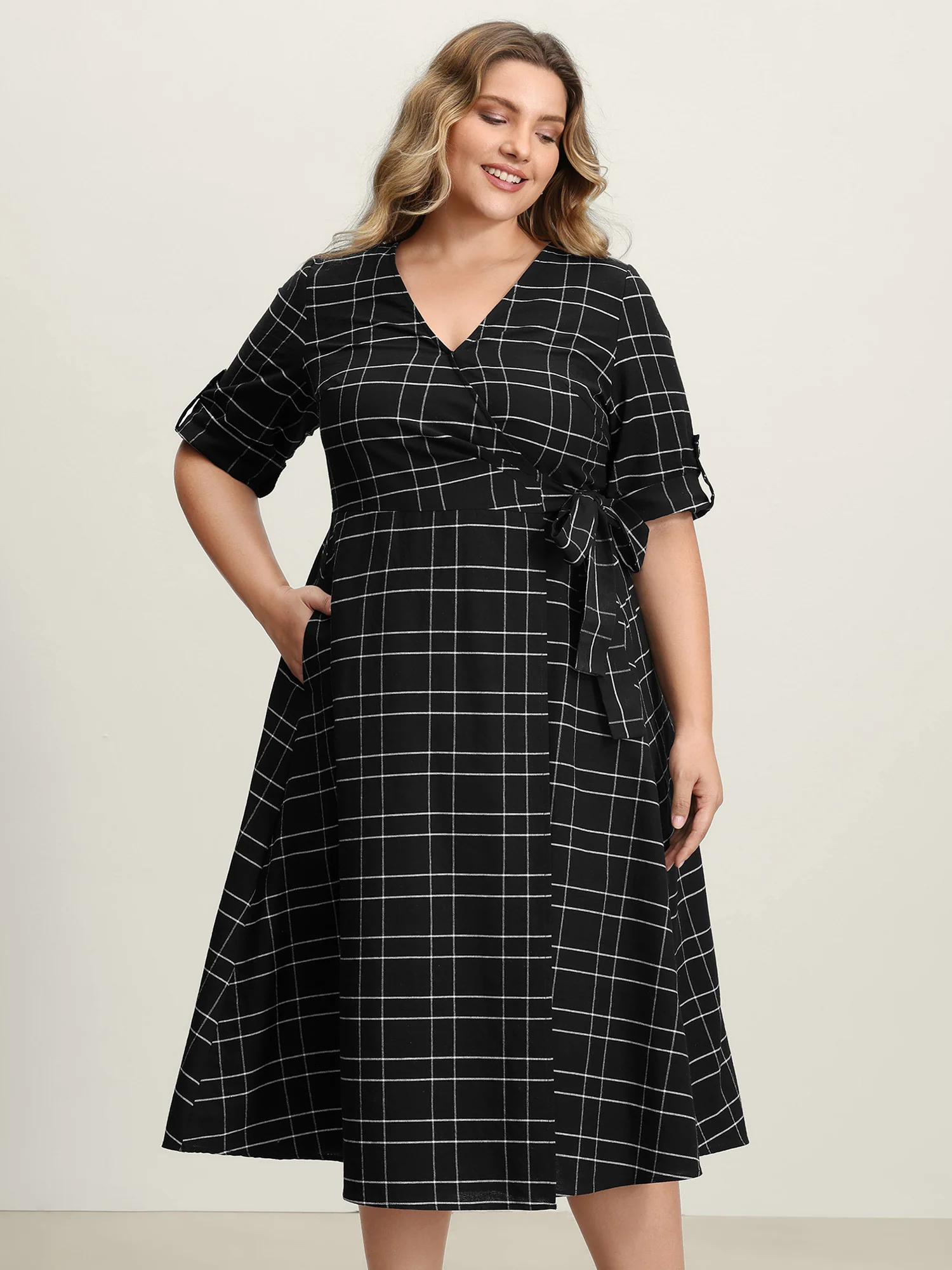 Checkered Print Wrap Pockets Midi Dress - Image 3