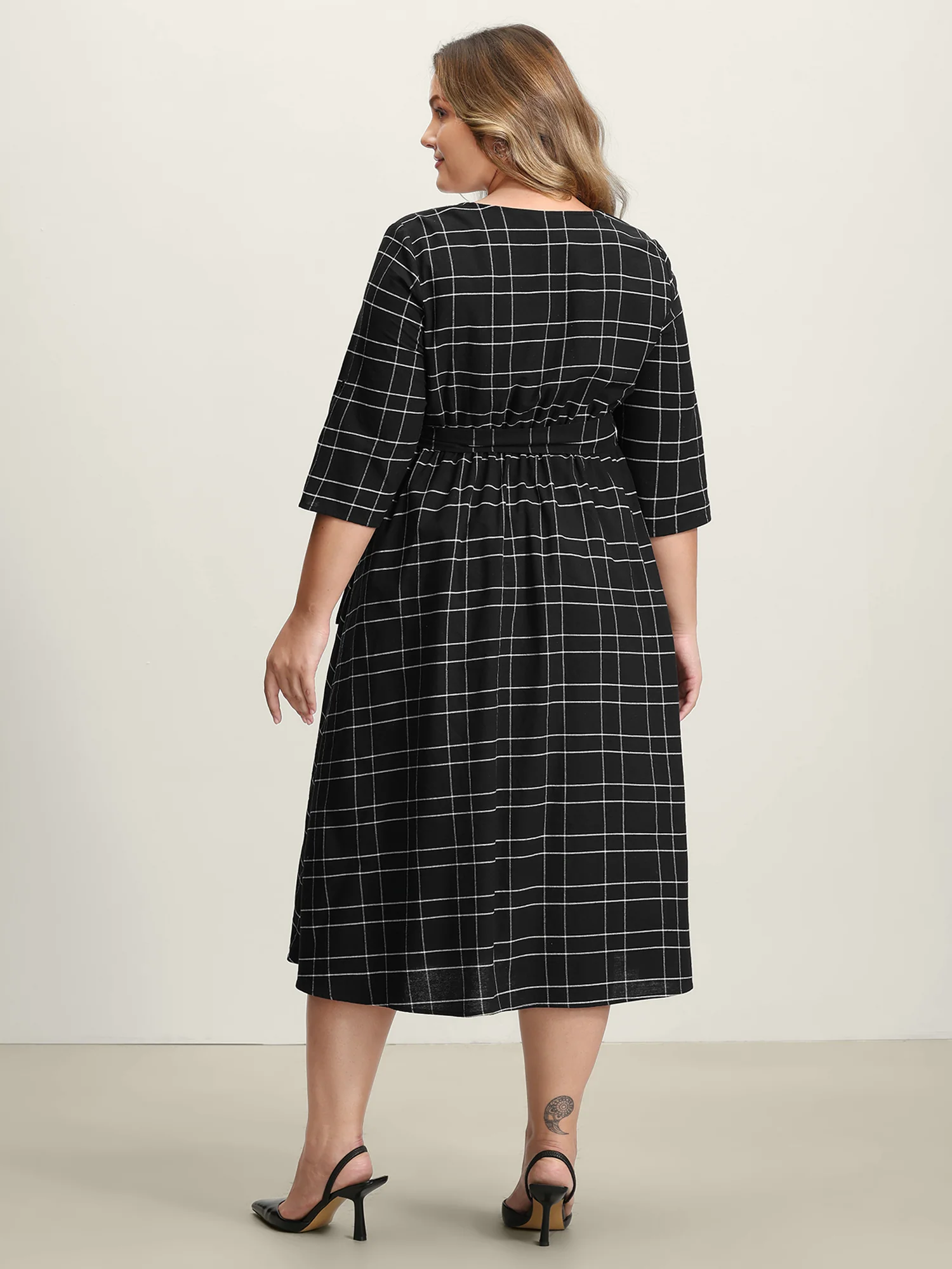 Checkered Print Wrap Pockets Midi Dress - Image 4