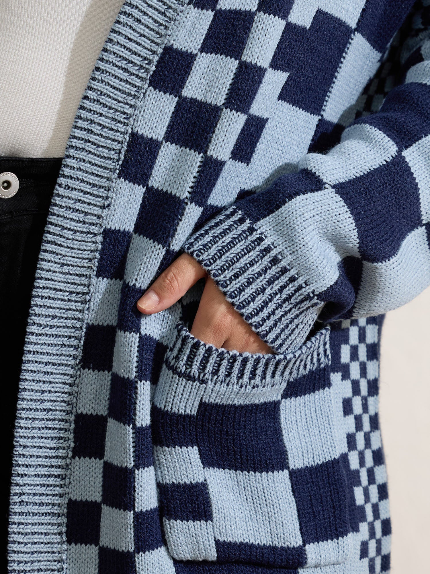 Checkered Relaxed-Fit Drop Shoulder Cardigan - Image 2