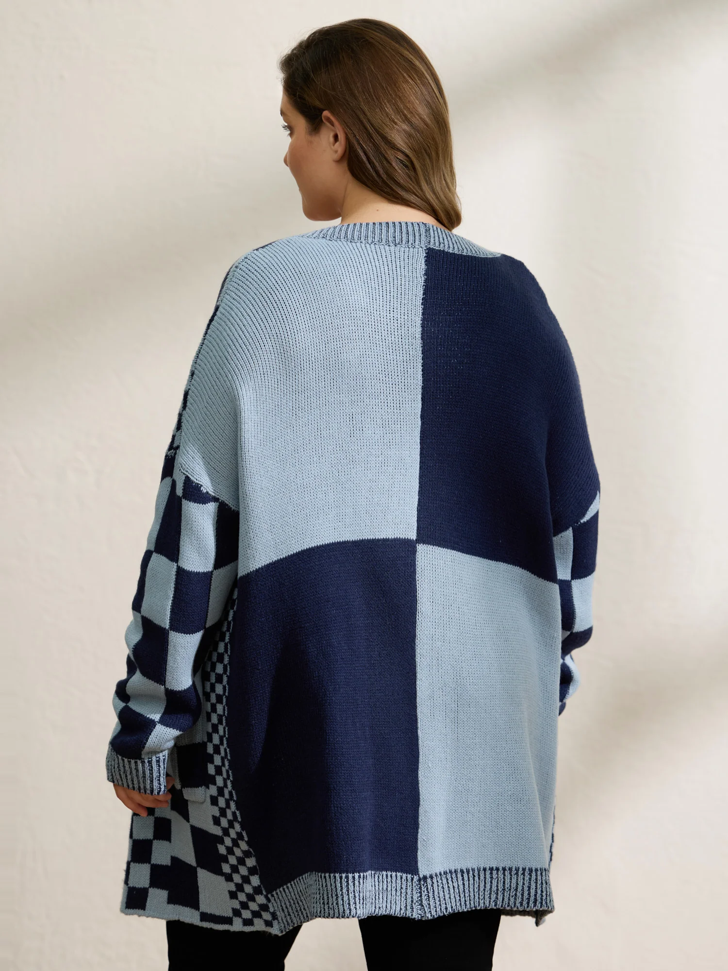 Checkered Relaxed-Fit Drop Shoulder Cardigan - Image 4