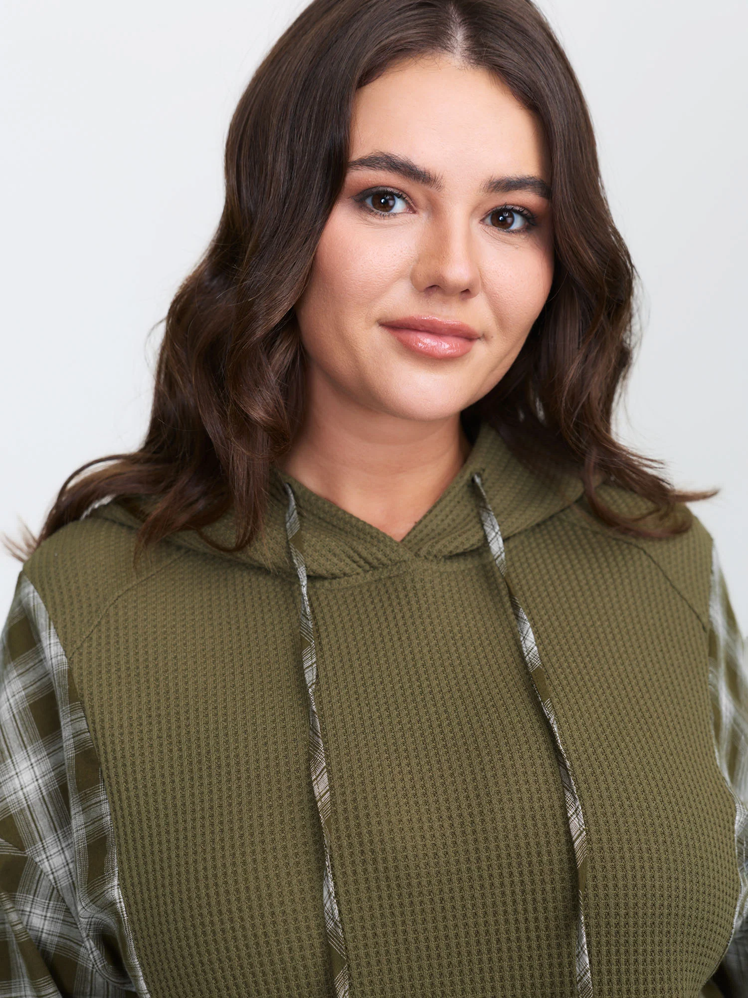 Checkered Spliced Textured Hoodie - Image 2