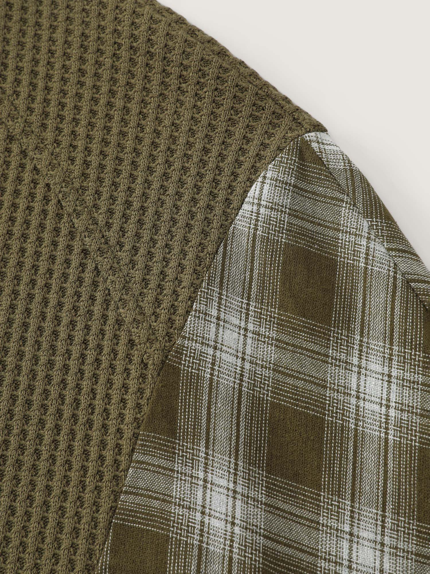 Checkered Spliced Textured Hoodie - Image 8