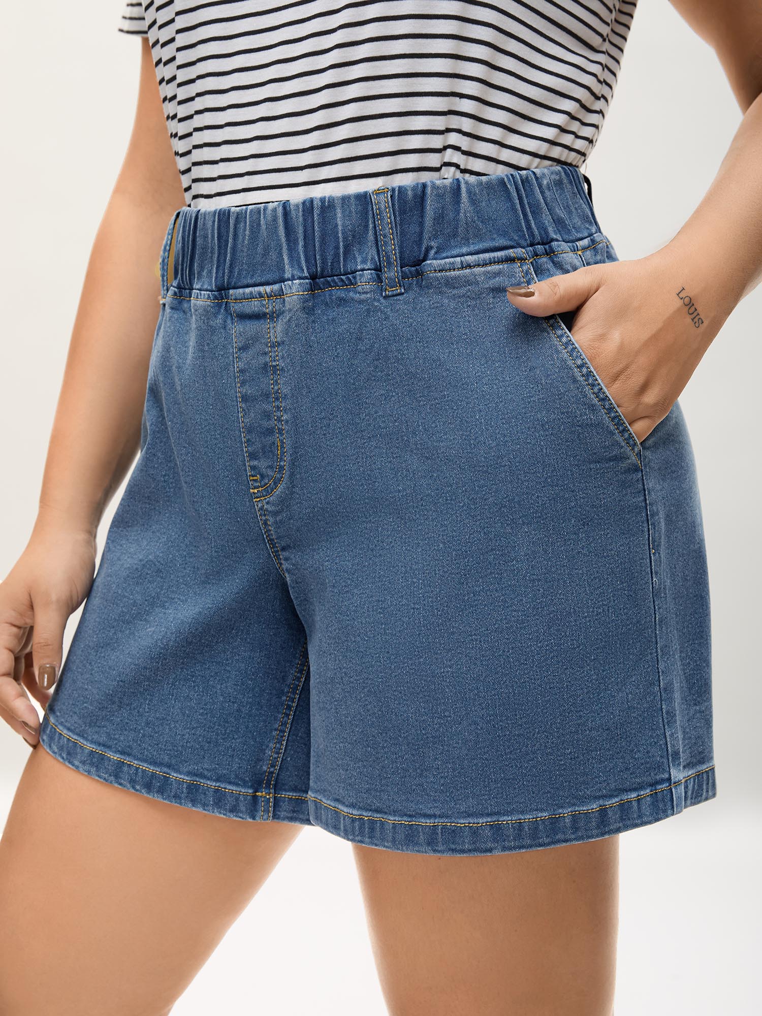 Pull-On Stretchy Waist Straight-Leg Denim Shorts