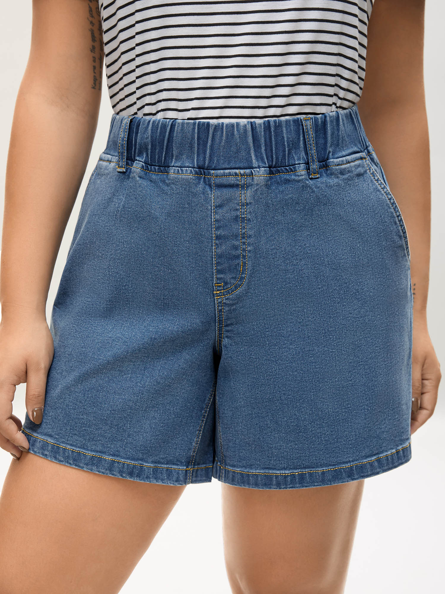 Pull-On Stretchy Waist Straight-Leg Denim Shorts - Image 3
